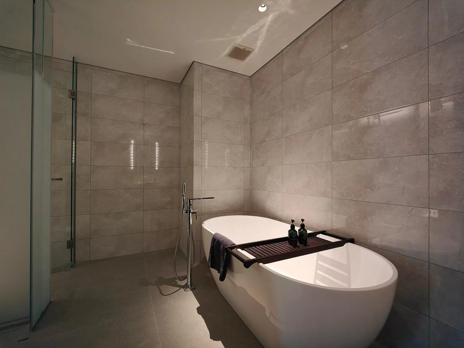 Bathroom in Ra Suites Simatupang