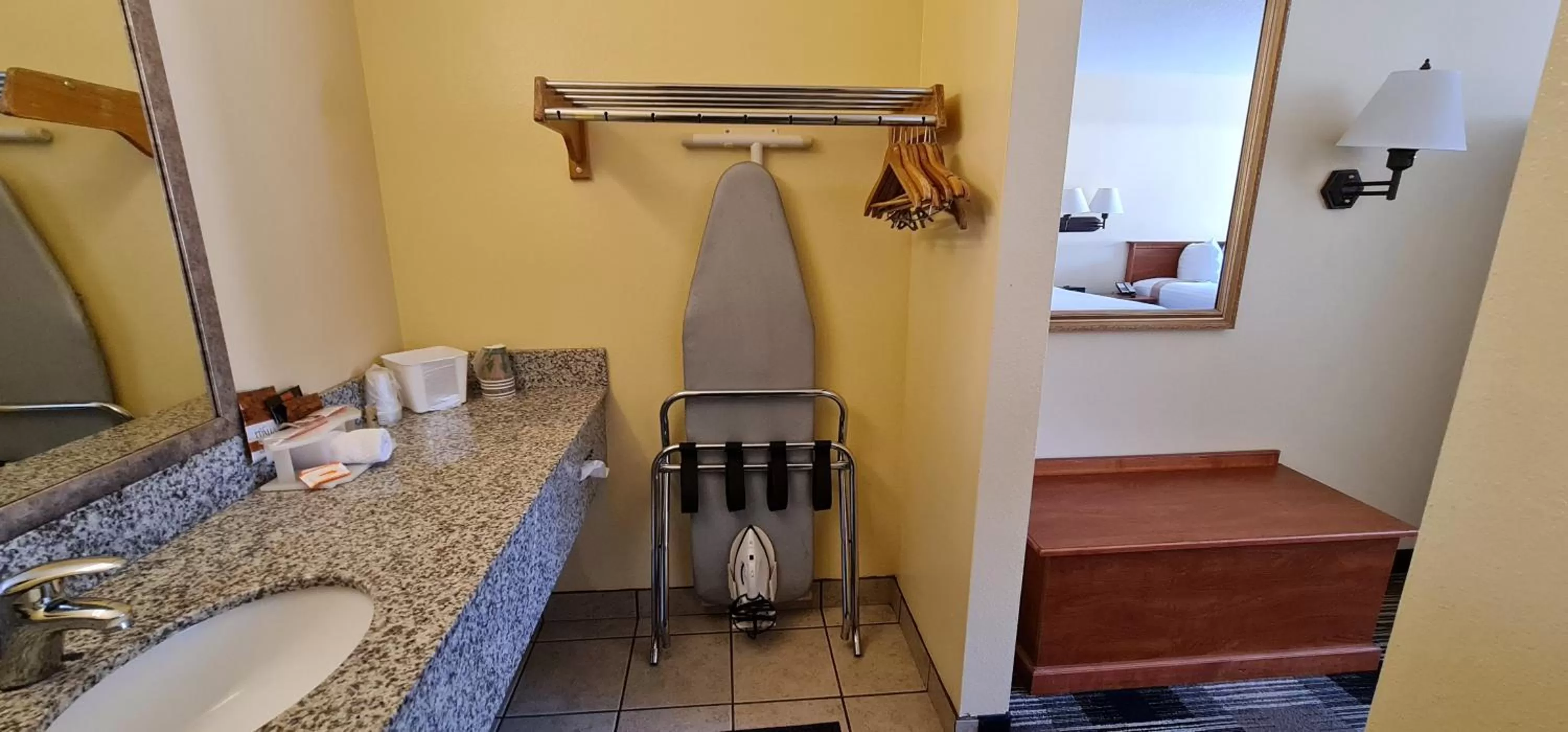 furniture in Oakridge Inn & Suites