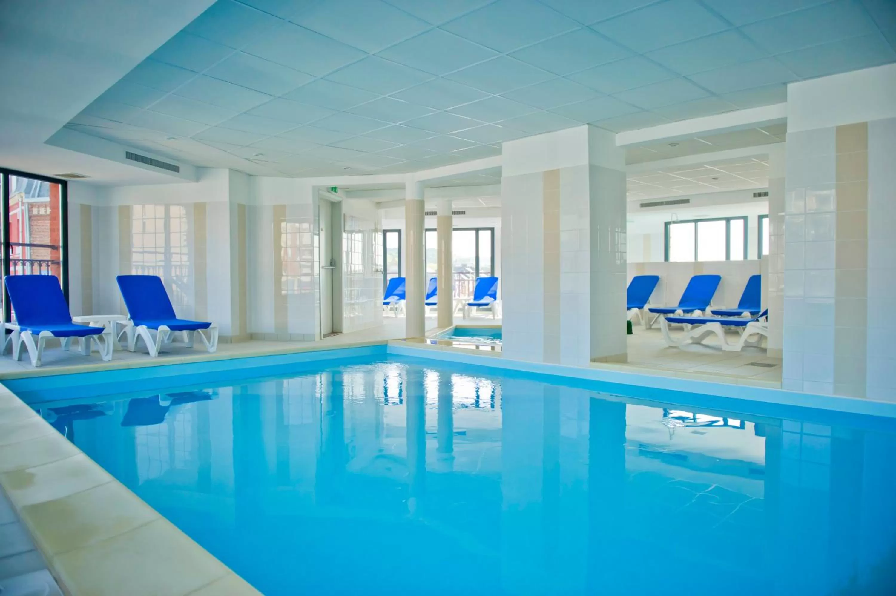 Swimming pool in Résidence Goélia Belle Epoque