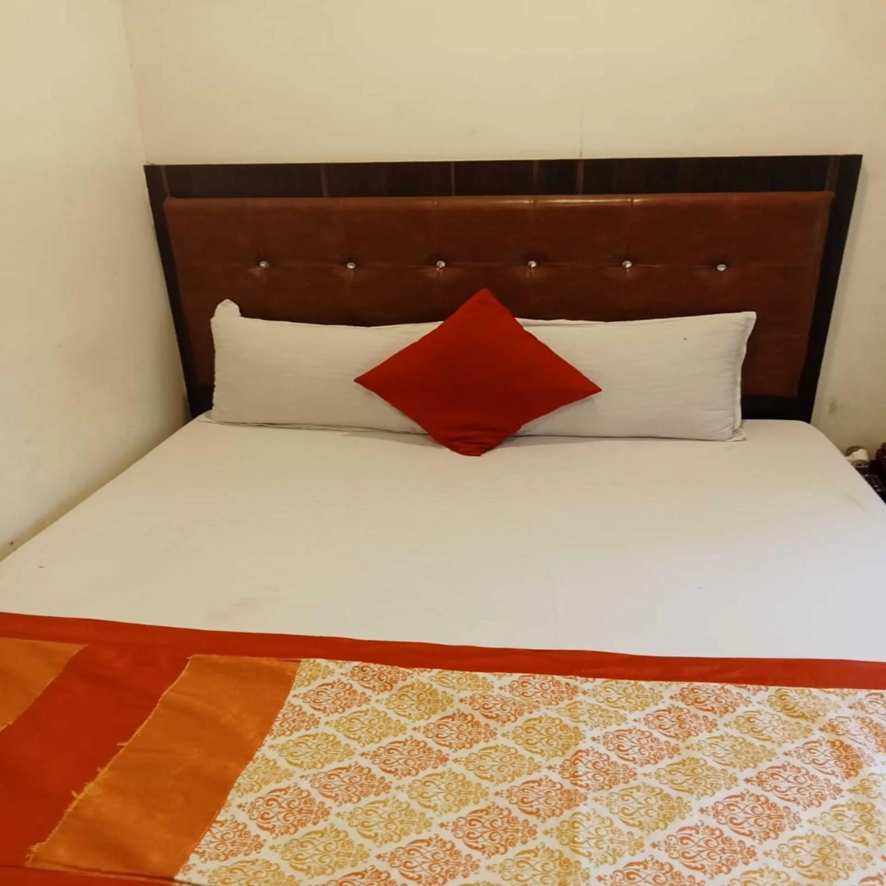 Bedroom, Bed in Hotel Borivali Executive - Near Borivali Railway Station