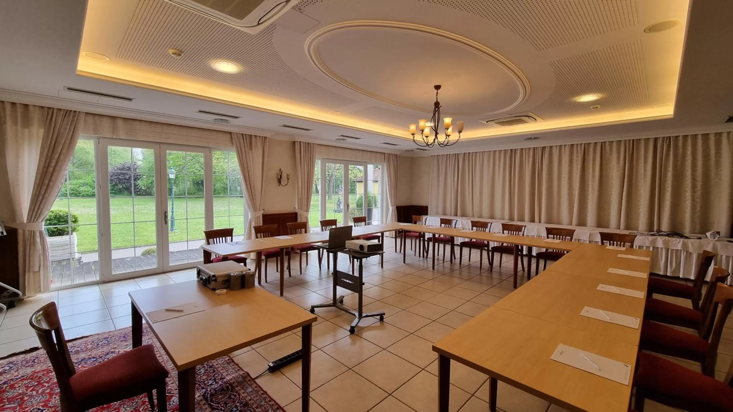 Business facilities in BIRKENHOF GOLS - B & B - Wohlfühl Hotel mit Wochenend-Restaurant