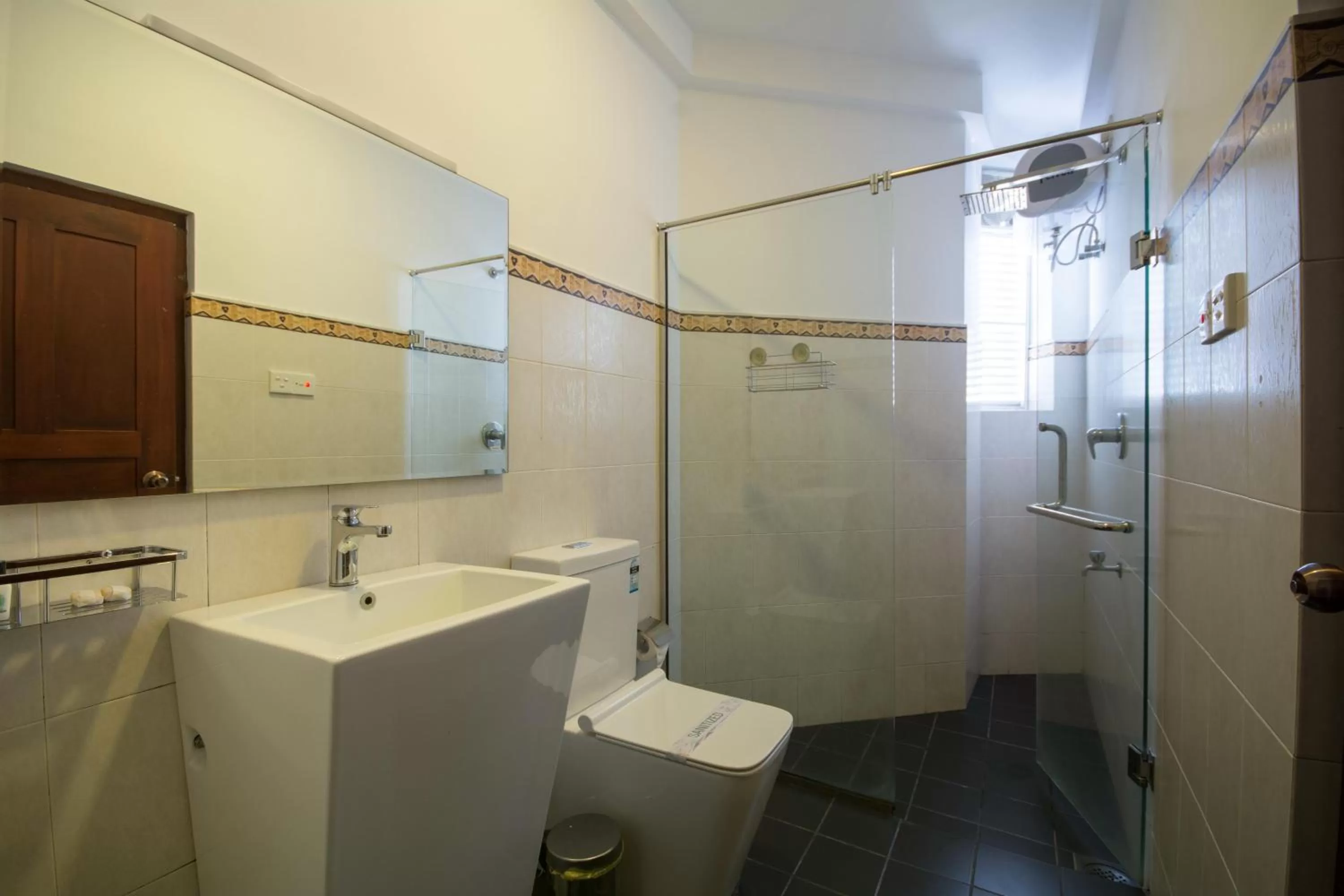 Bathroom in Kandyan View Holiday Bungalow ''Free Pickup From Kandy city''