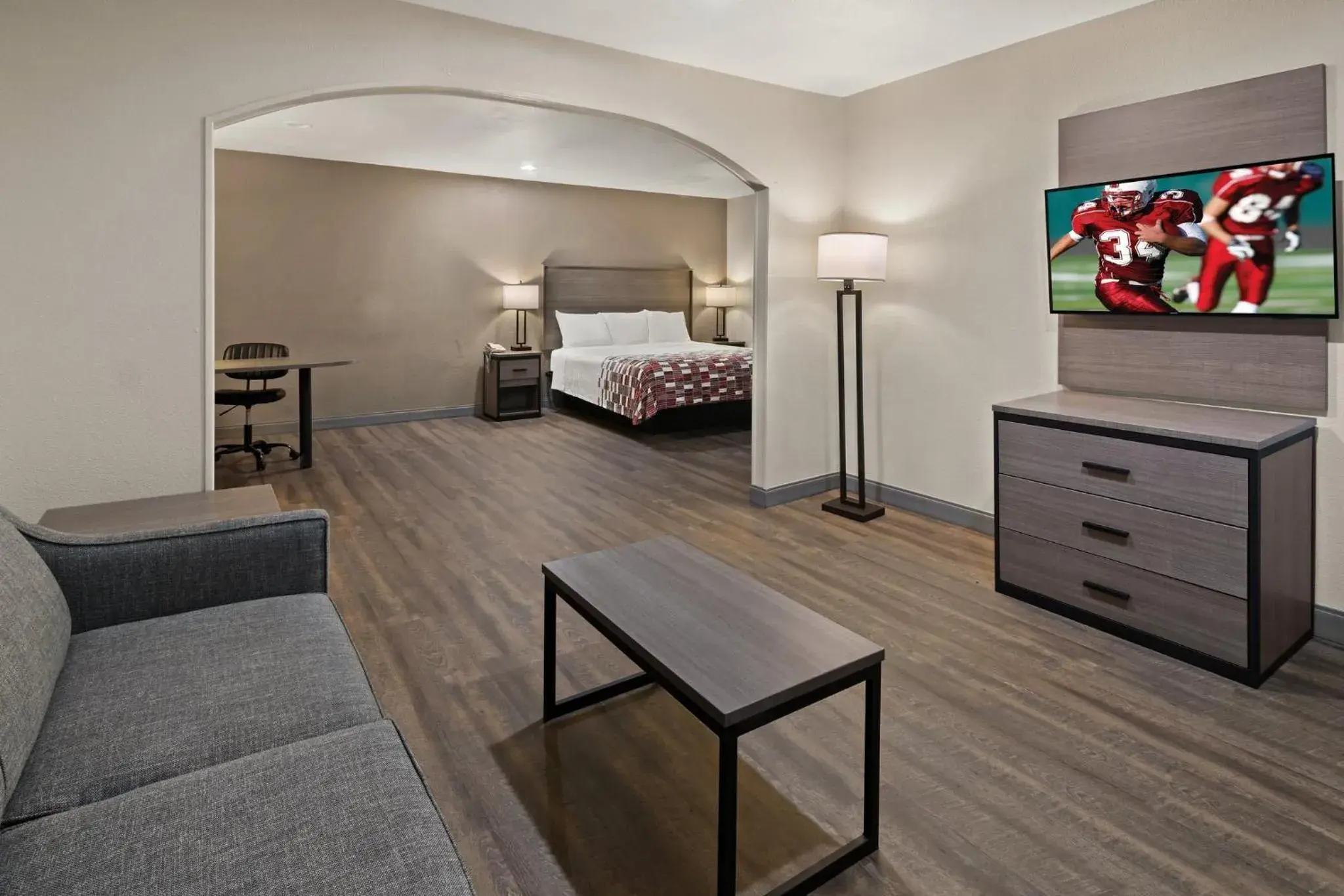 Suite King Room Non-Smoking in Red Roof Inn & Suites Irving - DFW Airport South Suite King Room Non-Smoking in Red Roof Inn & Suites Irving - DFW Airport South