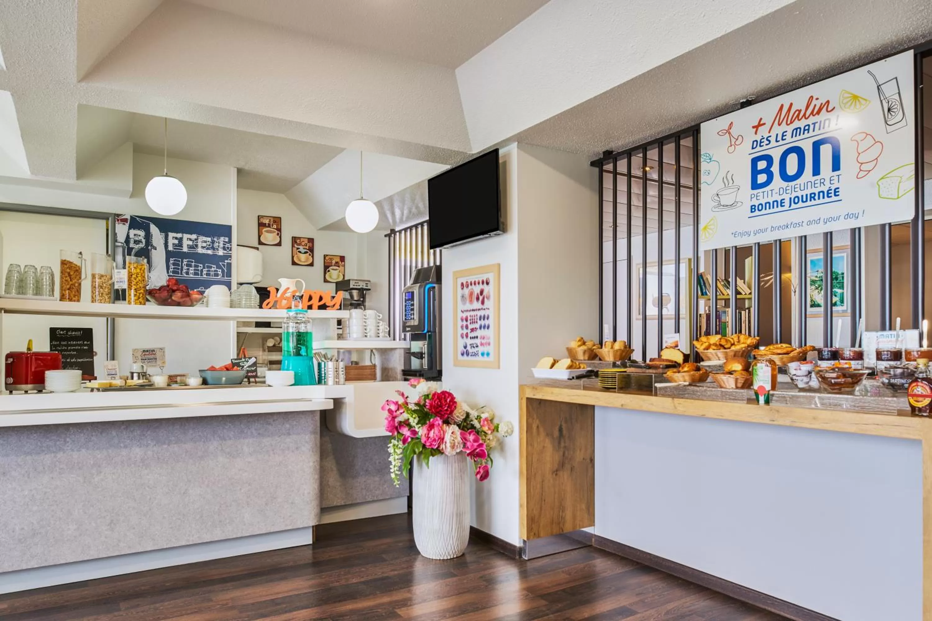 Buffet breakfast in ibis budget Santeny