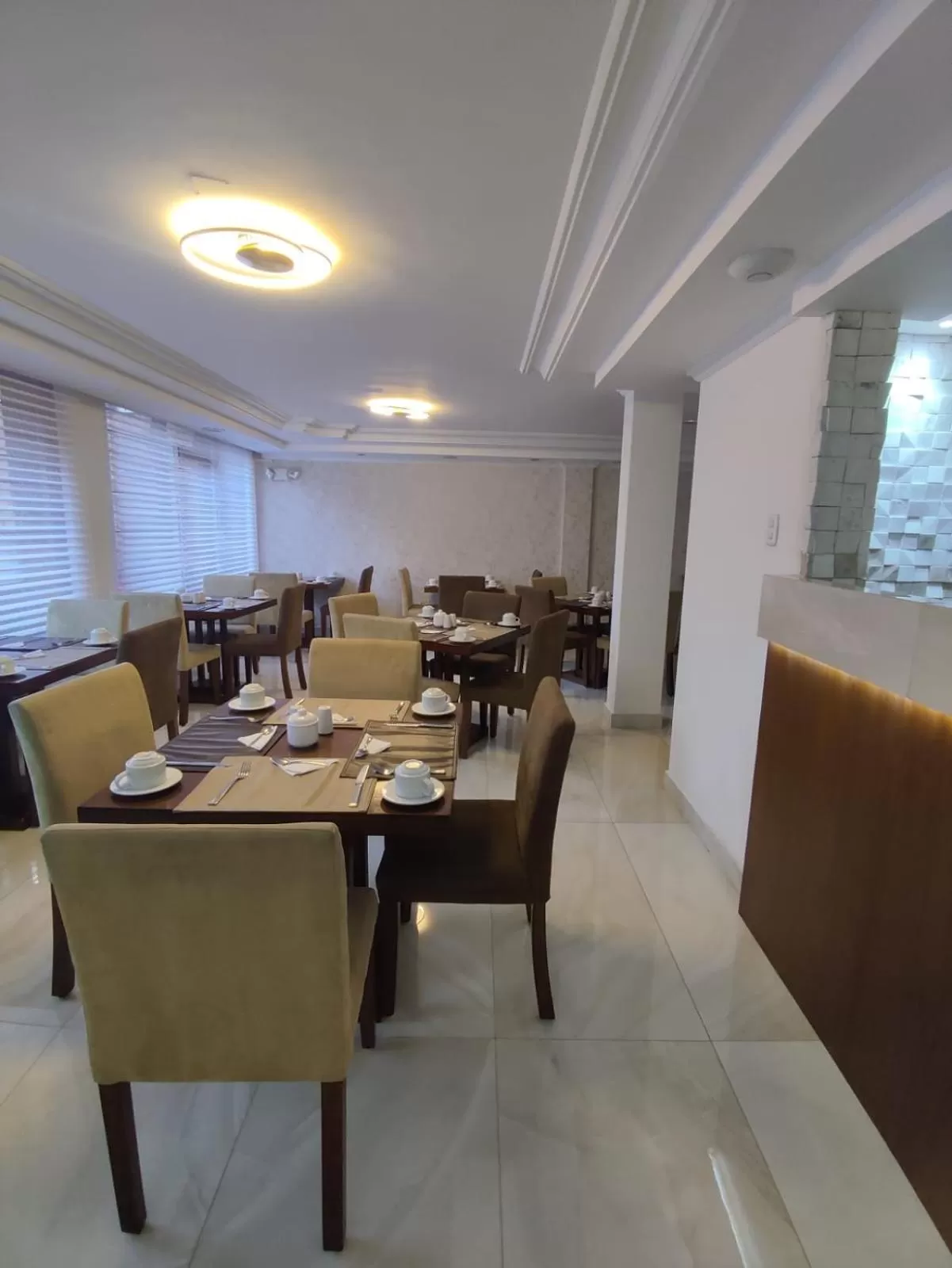 Restaurant/Places to Eat in La Carolina Inn