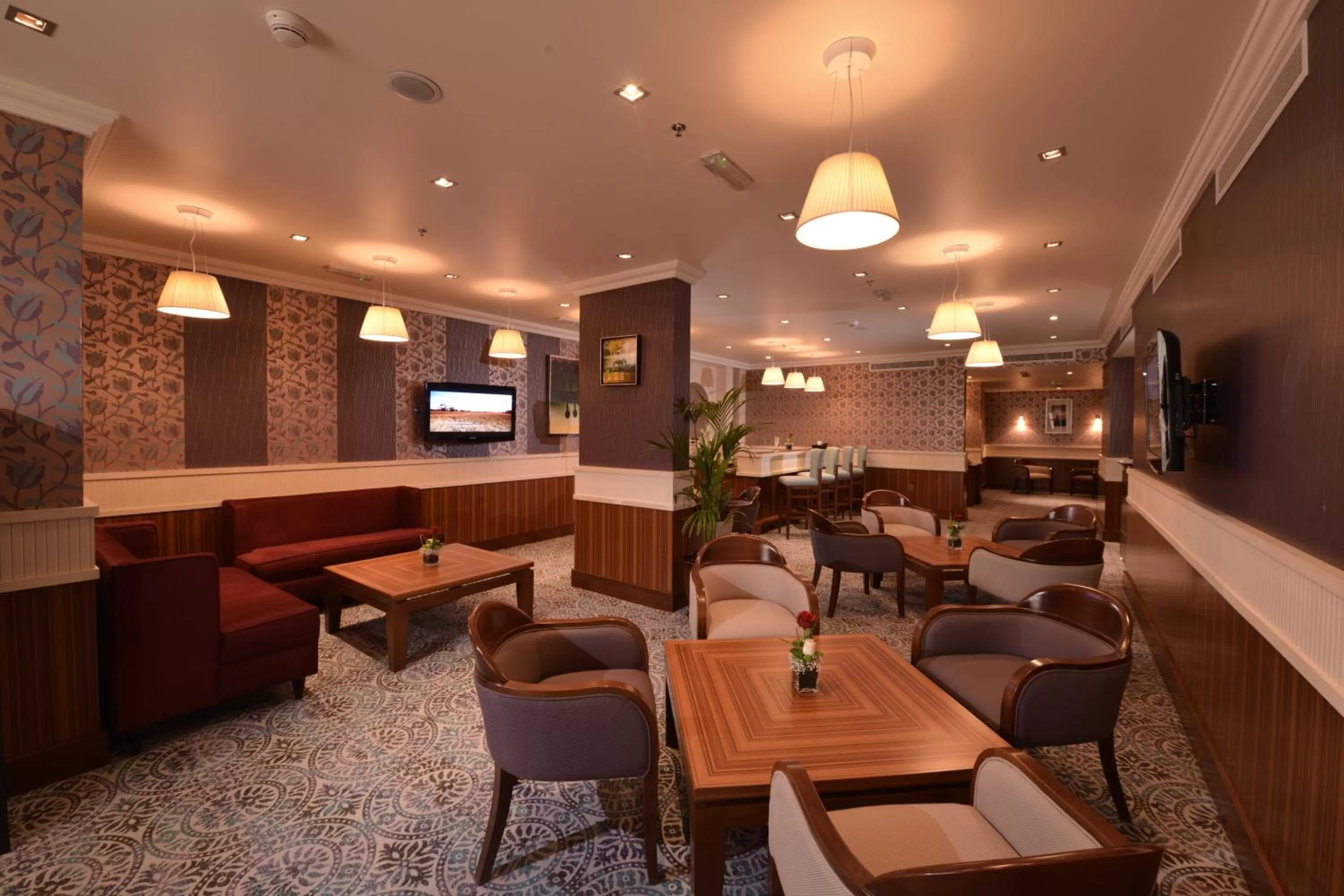 Lounge or bar in City Seasons Al Hamra Hotel