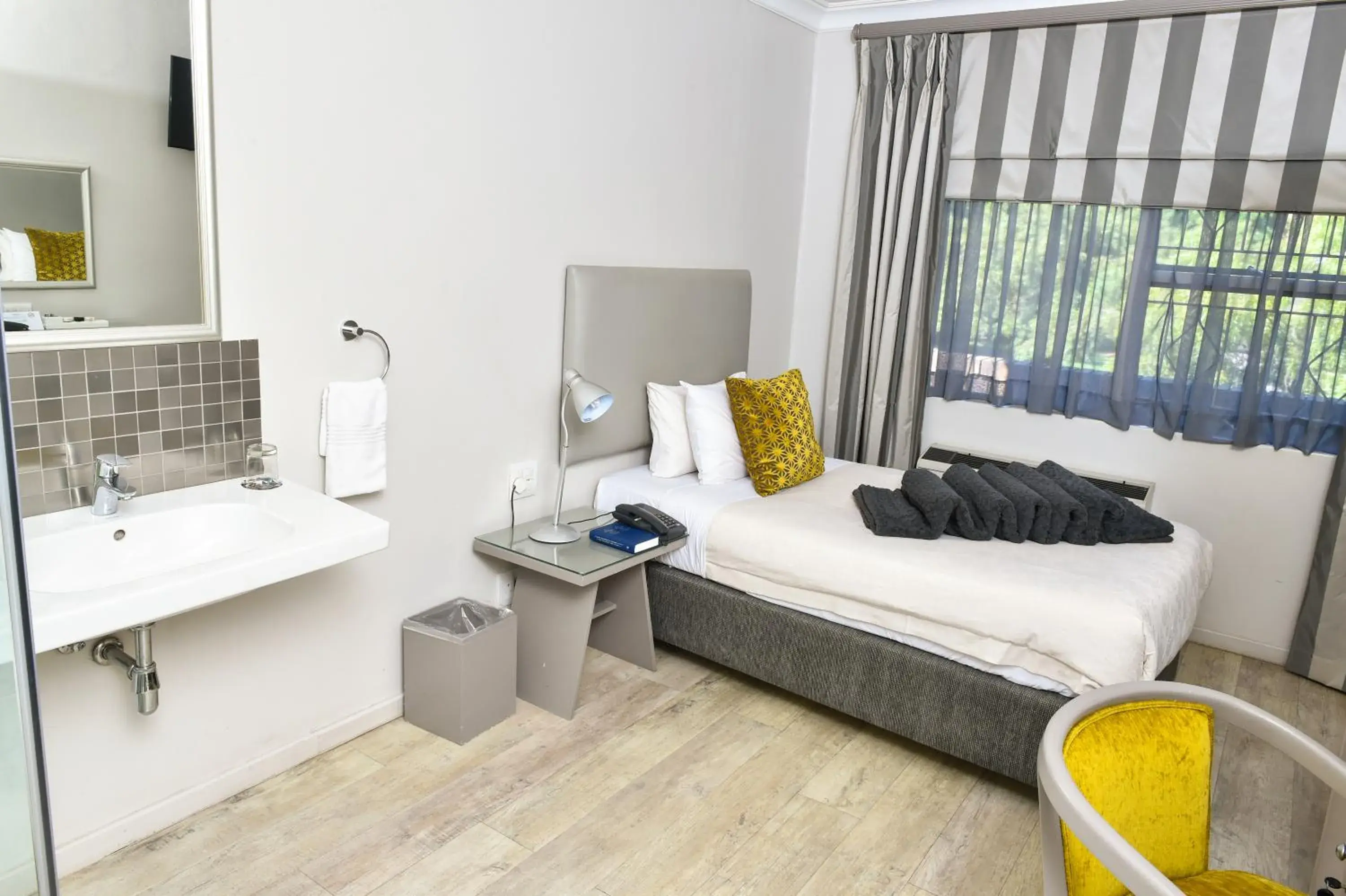 Single Room in CedarWoods of Sandton Single Room in CedarWoods of Sandton