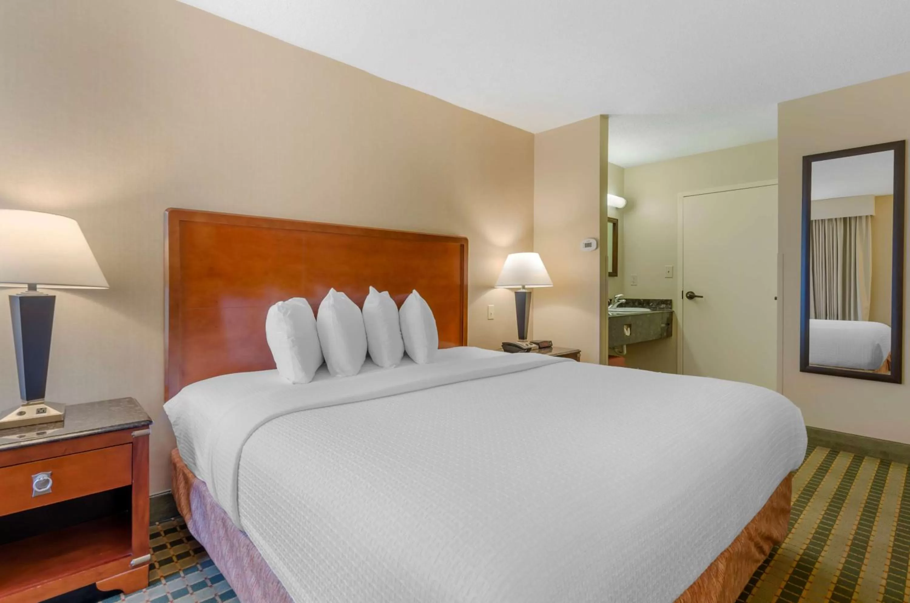 Bedroom, Bed in Best Western North Roanoke