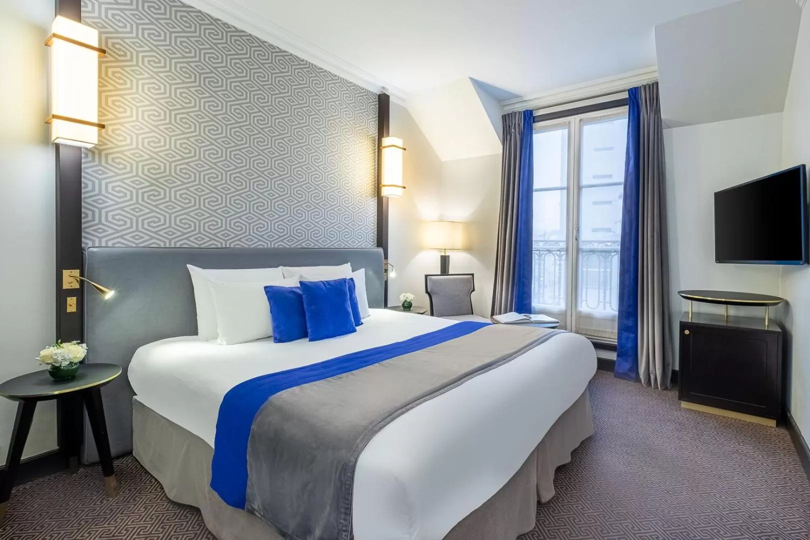 Bed in Hôtel Le Marquis by Inwood Hotels