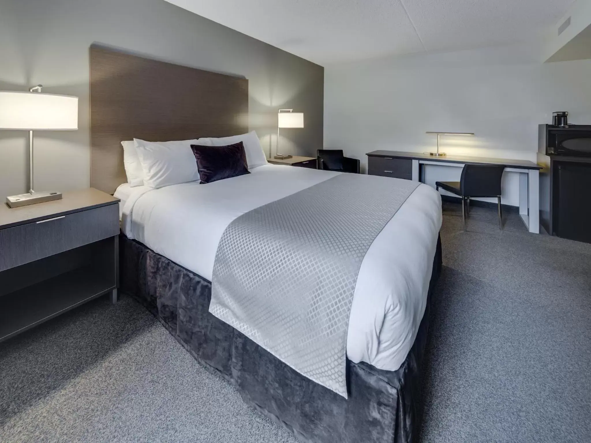 Premier Queen Room in Heritage Inn Hotel & Convention Centre - Brooks Premier Queen Room in Heritage Inn Hotel & Convention Centre - Brooks