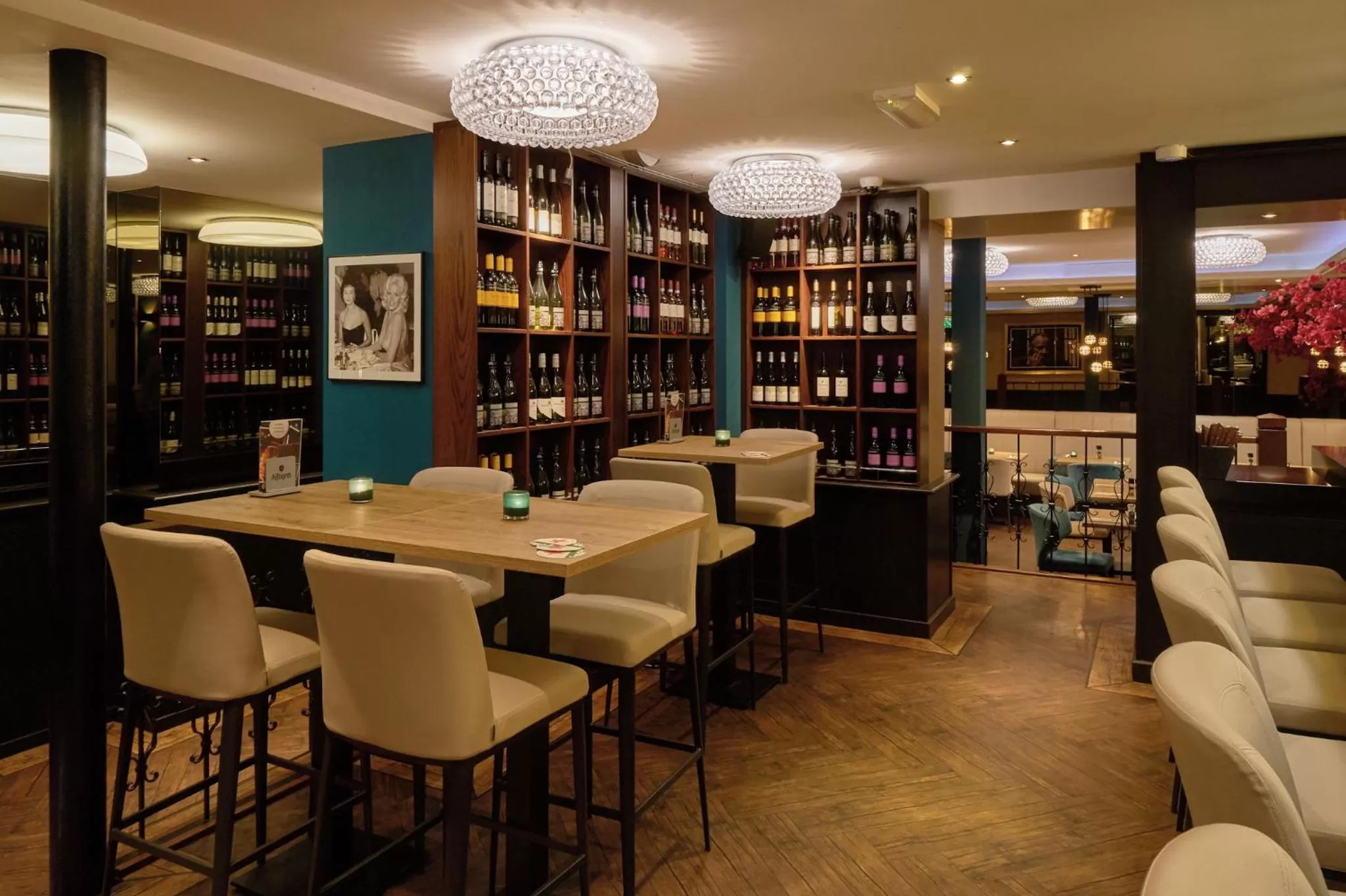 Restaurant/places to eat in Boutique Hotel Chariot - Amsterdam Schiphol Airport