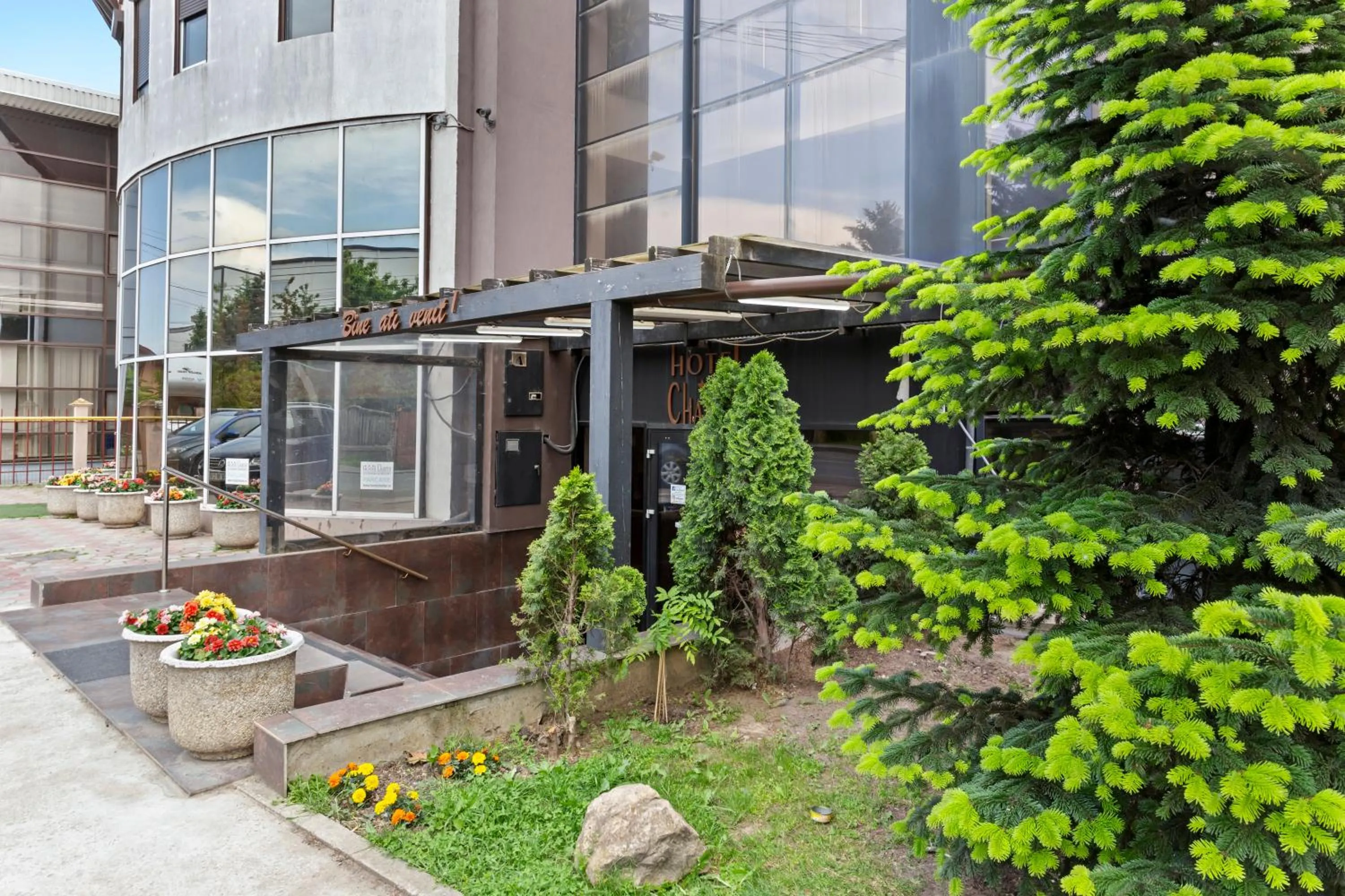 Property building in Hotel Charter Otopeni
