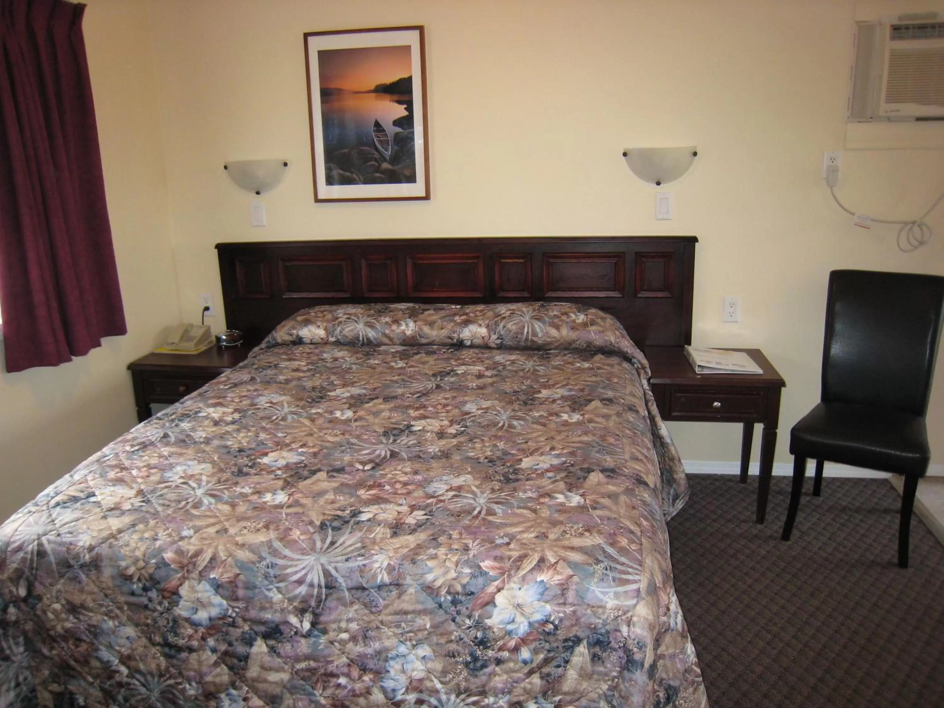 Bed in Johnny's Motel