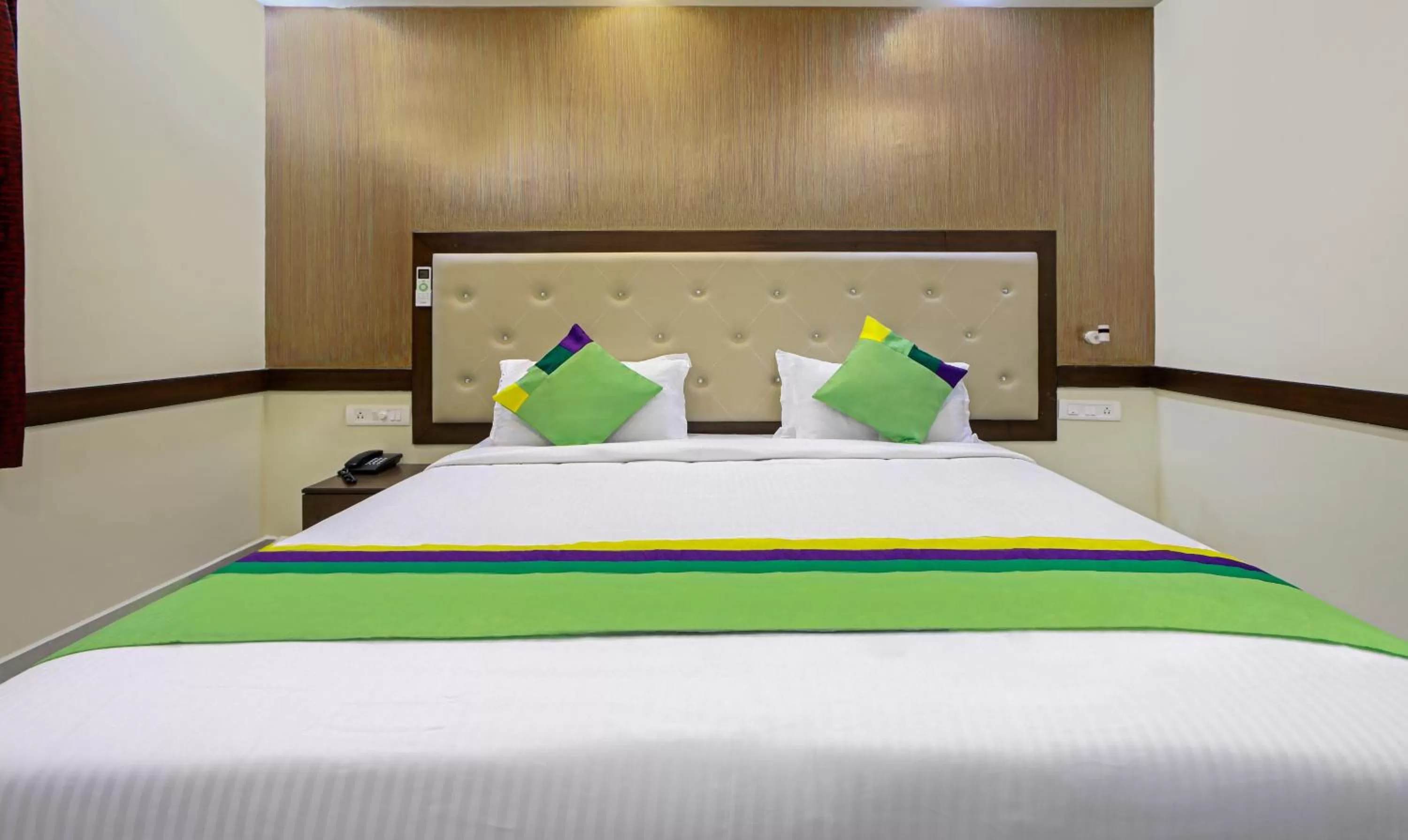 Bedroom, Bed in Treebo Naaz Royal