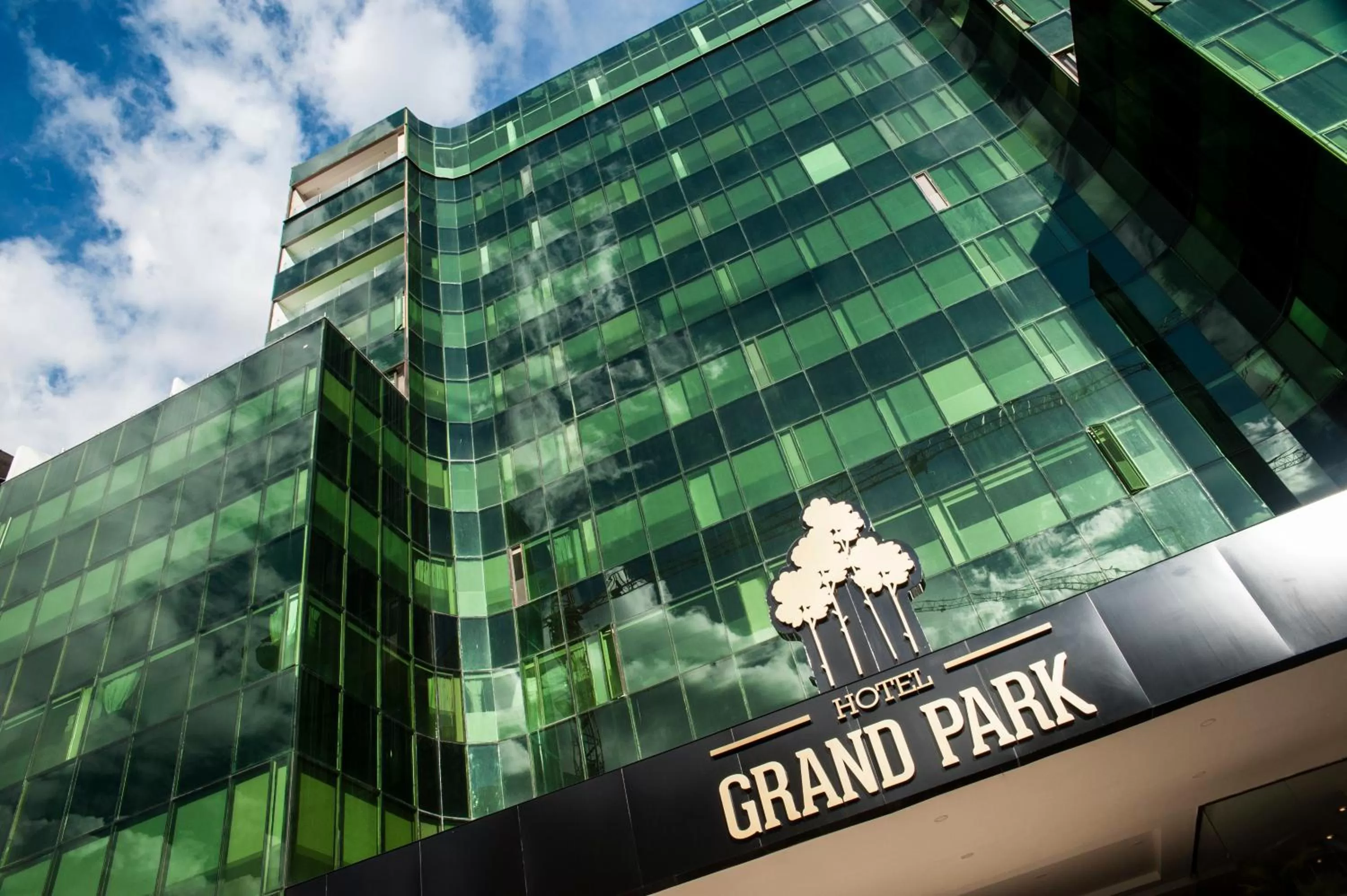 Facade/entrance in Hotel Grand Park