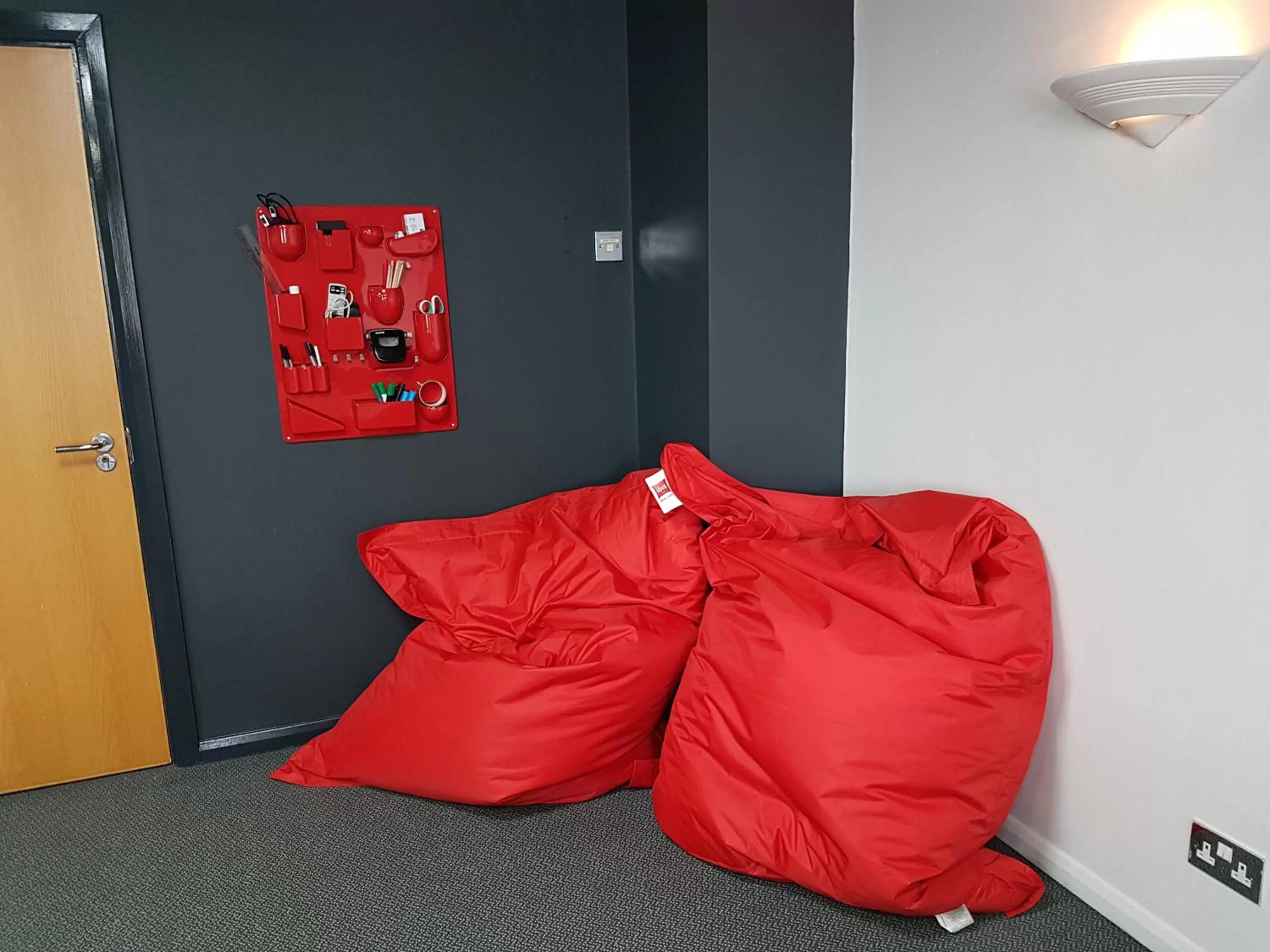 Area and facilities in ibis Cardiff Gate - International Business Park