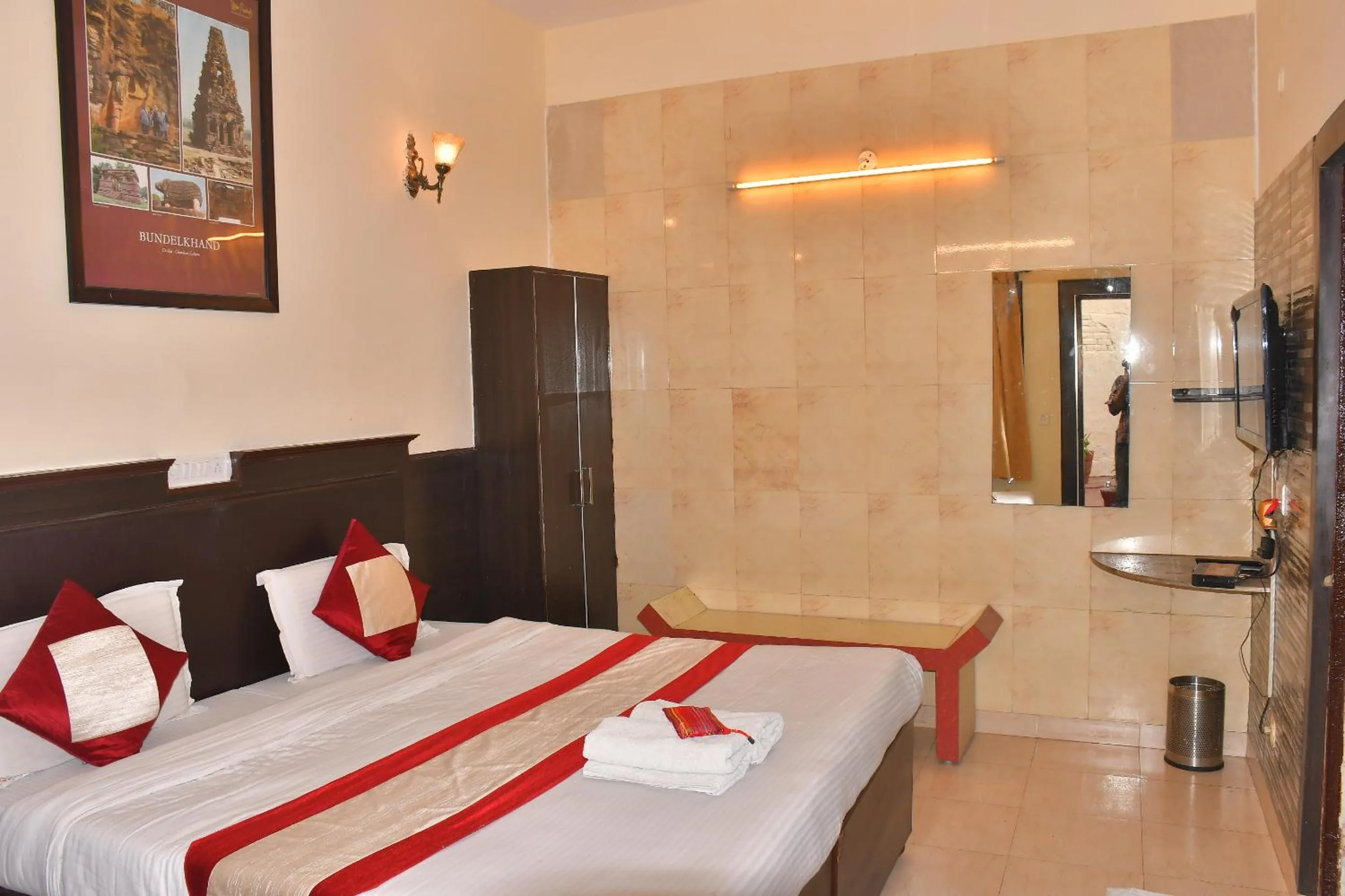 Photo of the whole room, Bed in Hotel Sidhartha Walking Distance From TajMahal