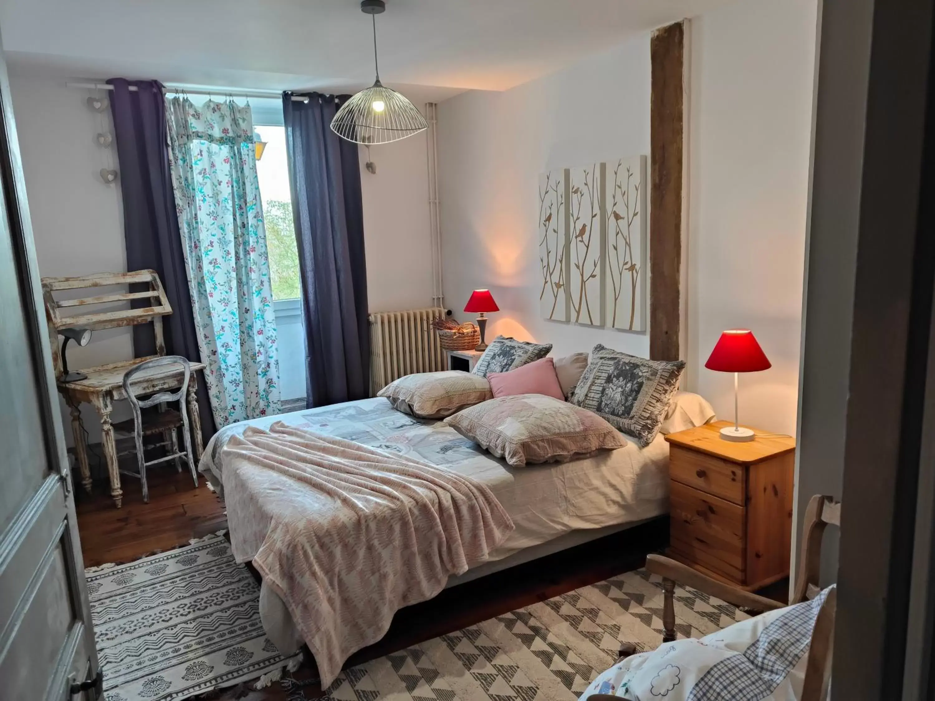 Double Room with Shared Bathroom in Le Chat Botté Chambres et Table d'hôte sur réservation Double Room with Shared Bathroom in Le Chat Botté Chambres et Table d'hôte sur réservation