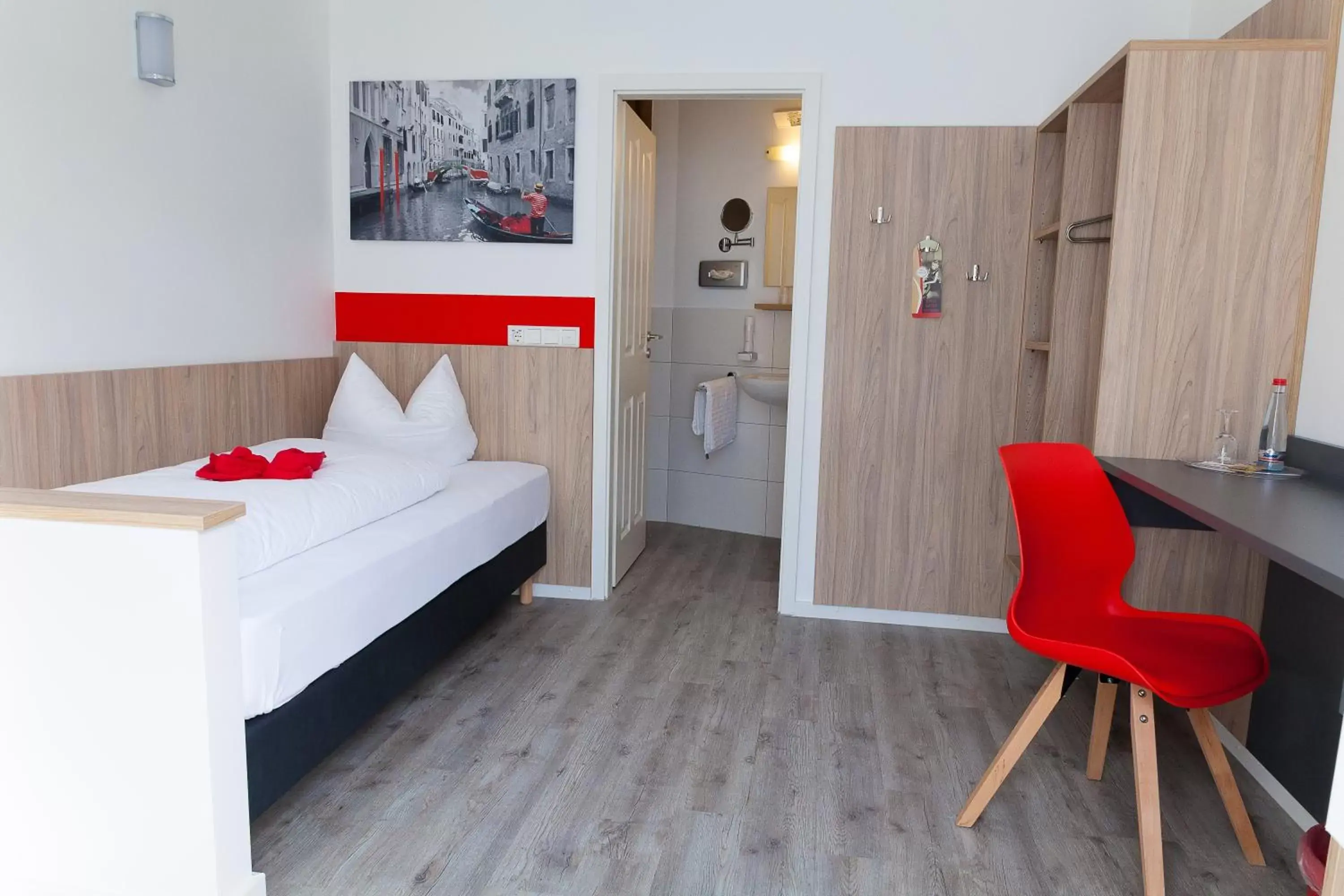 Deluxe Single Room - single occupancy in Hotel Hohenloher Tor Deluxe Single Room - single occupancy in Hotel Hohenloher Tor