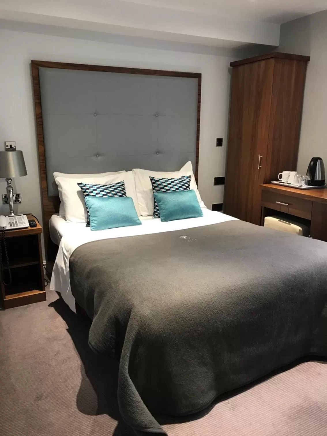 Bedroom, Bed in Lensfield Hotel