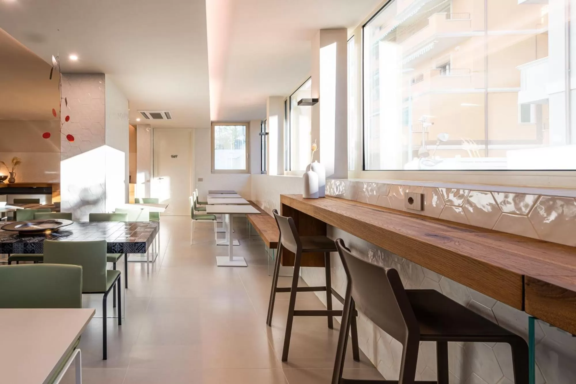 Restaurant/places to eat in Open Hotel