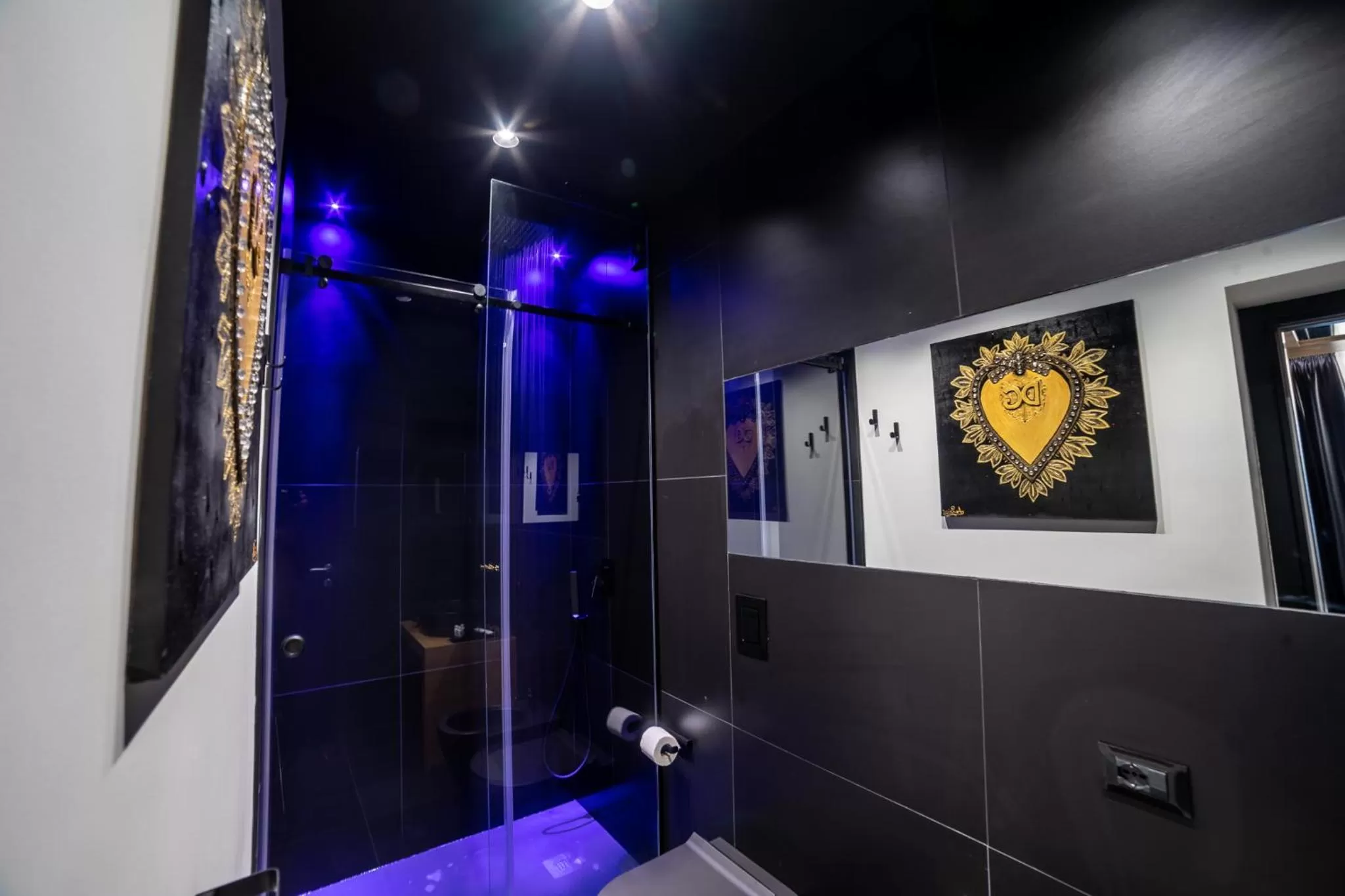 Shower in Maximum hub suite&spa