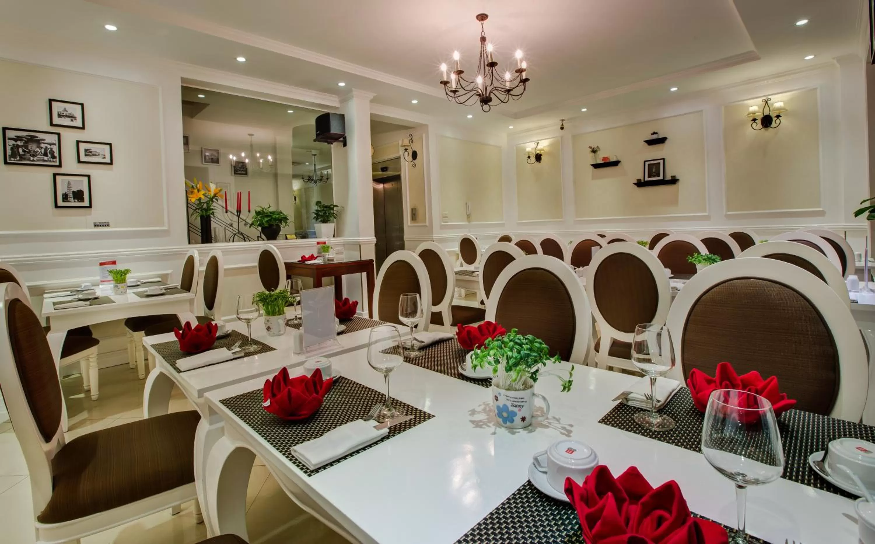 Dining area in La Beaute De Hanoi Hotel