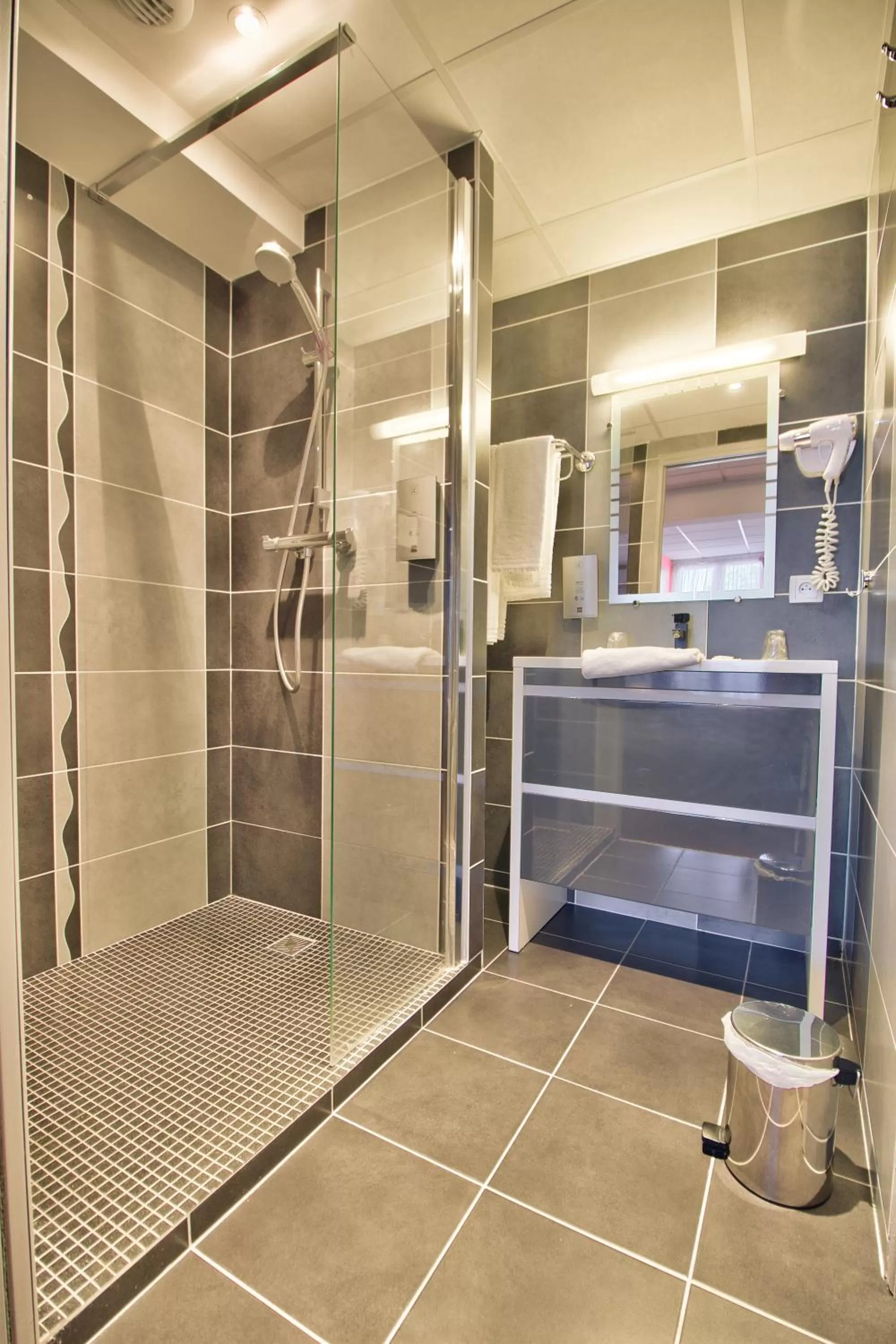 Bathroom in Logis Hôtel Restaurant Le Chalet du Mont Roland