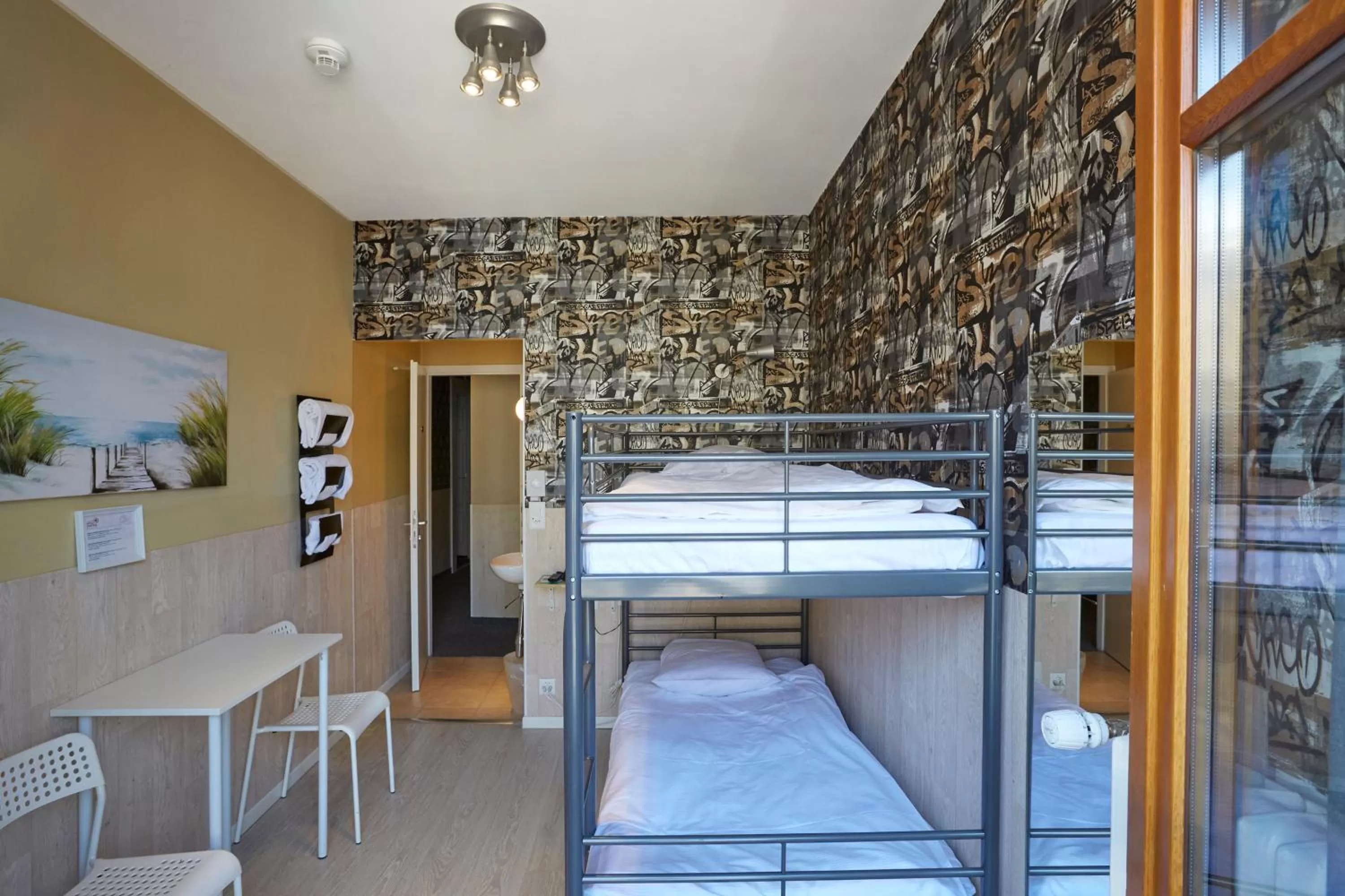 Photo of the whole room, Bed in Hotel Central