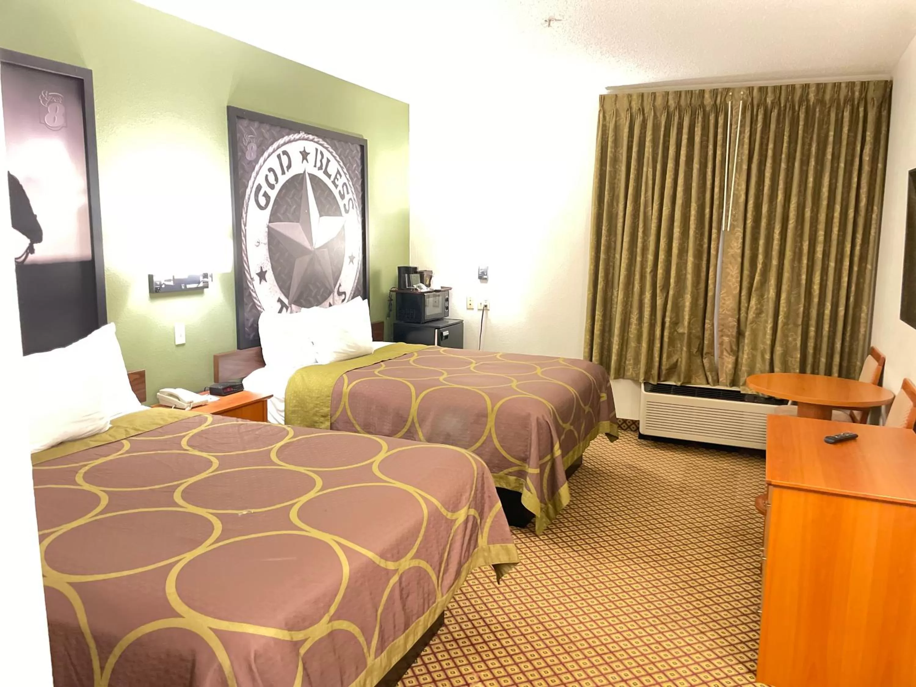 Photo of the whole room, Bed in Super 8 by Wyndham Fort Worth Downtown South