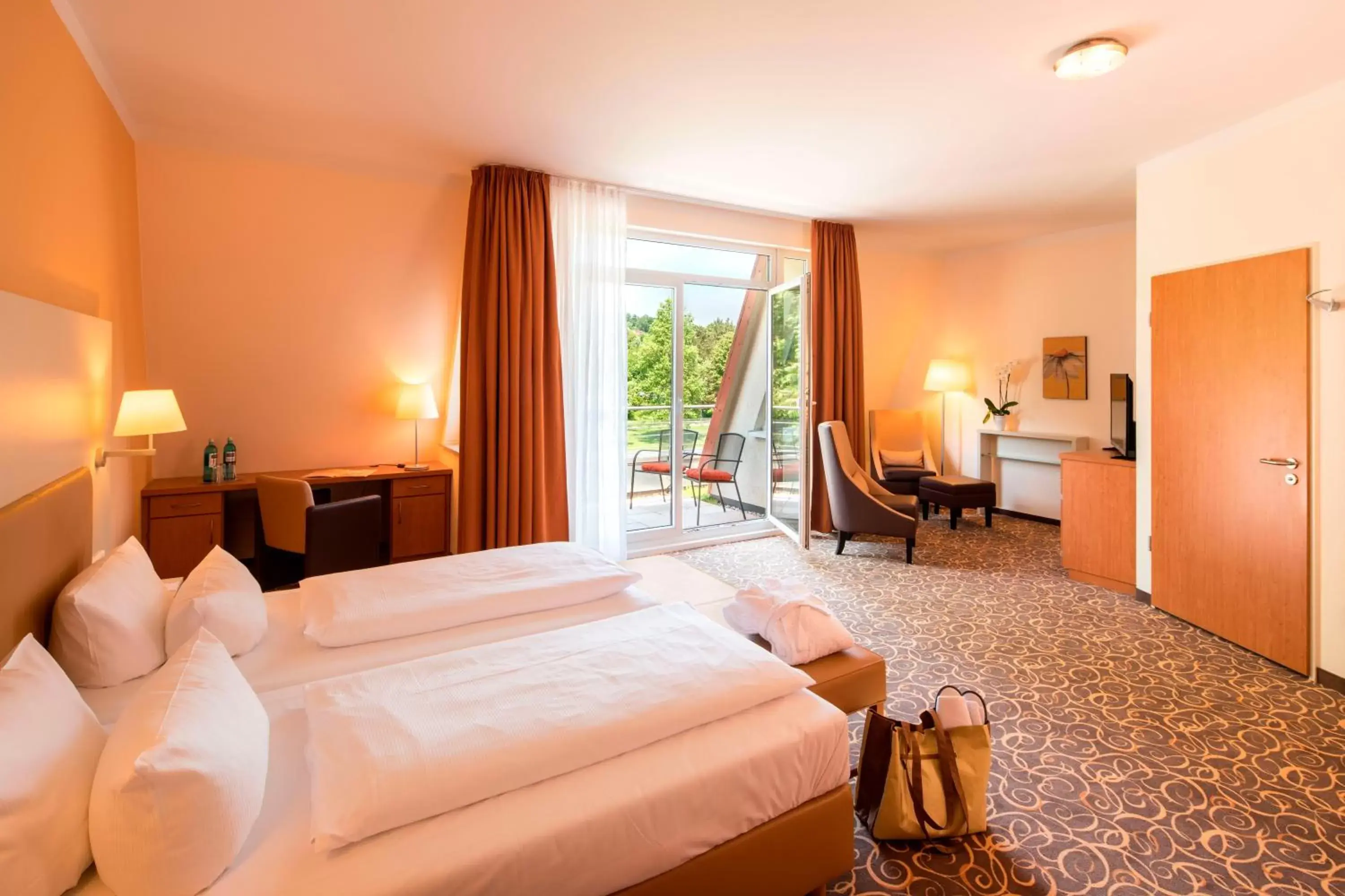 Grand Deluxe Double Room with Balcony in Thermalis - Das Boardinghouse im Kurpark Bad Hersfeld Grand Deluxe Double Room with Balcony in Thermalis - Das Boardinghouse im Kurpark Bad Hersfeld