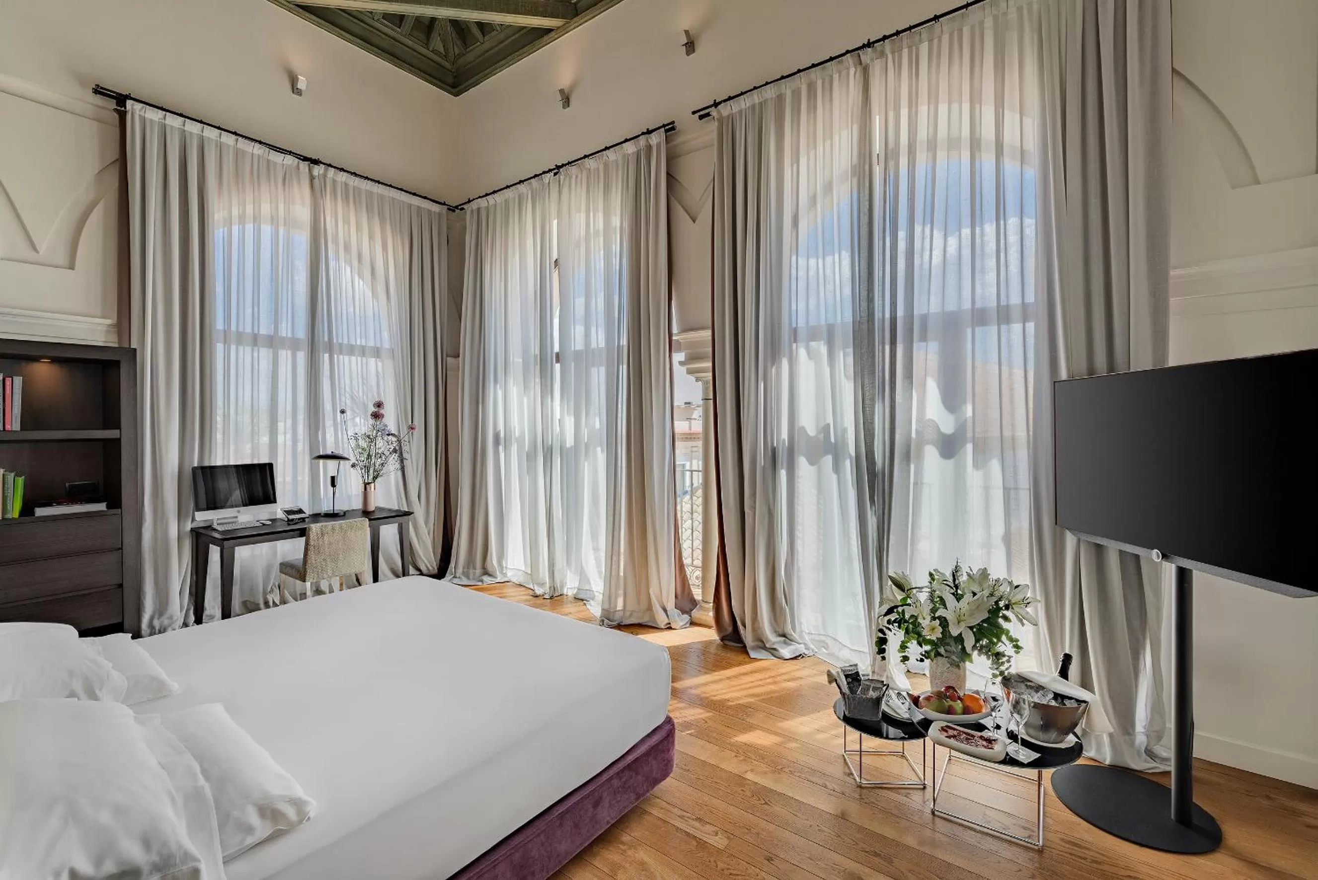 Bed in CoolRooms Palacio Villapanés 5 GL