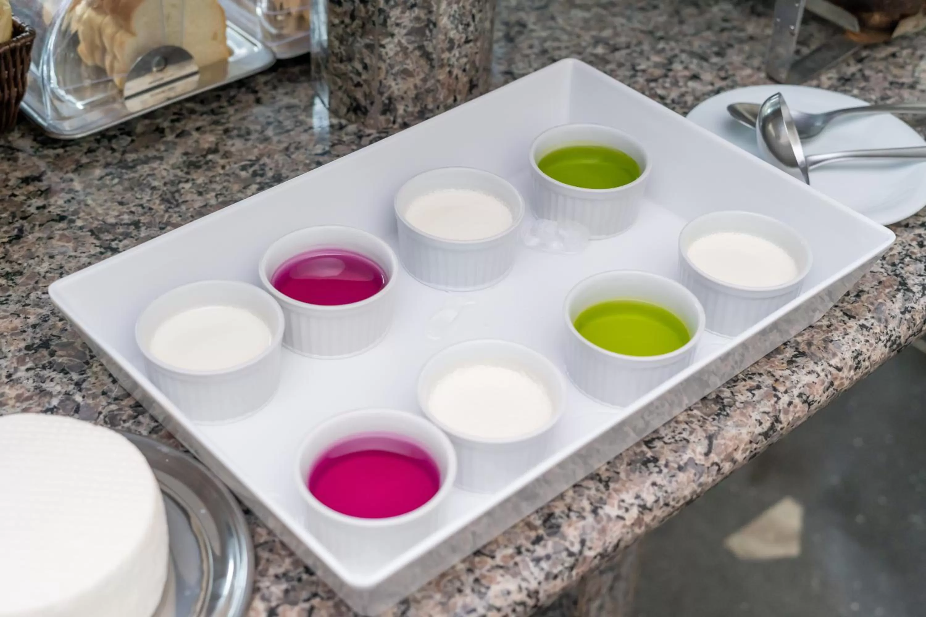 Breakfast, Kitchen/Kitchenette in Bandeirantes Hotel