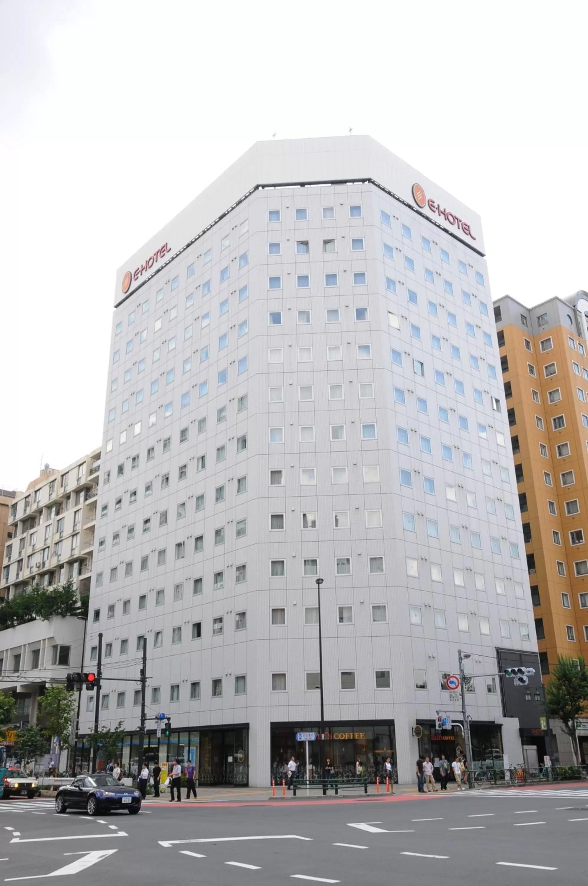 Facade/entrance in E Hotel Higashi Shinjuku