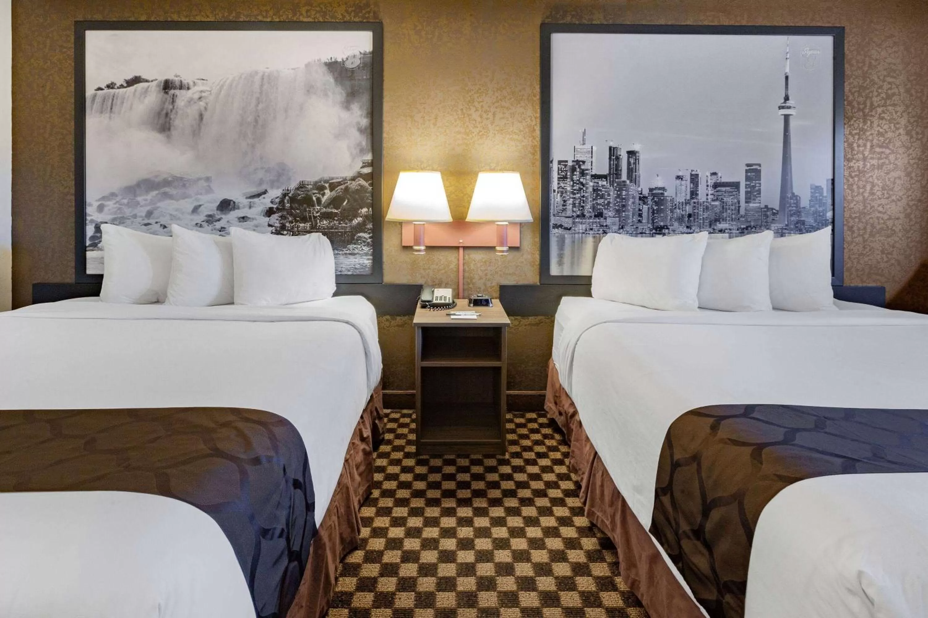 Photo of the whole room, Bed in Super 8 by Wyndham Ambassador Bridge Windsor ON