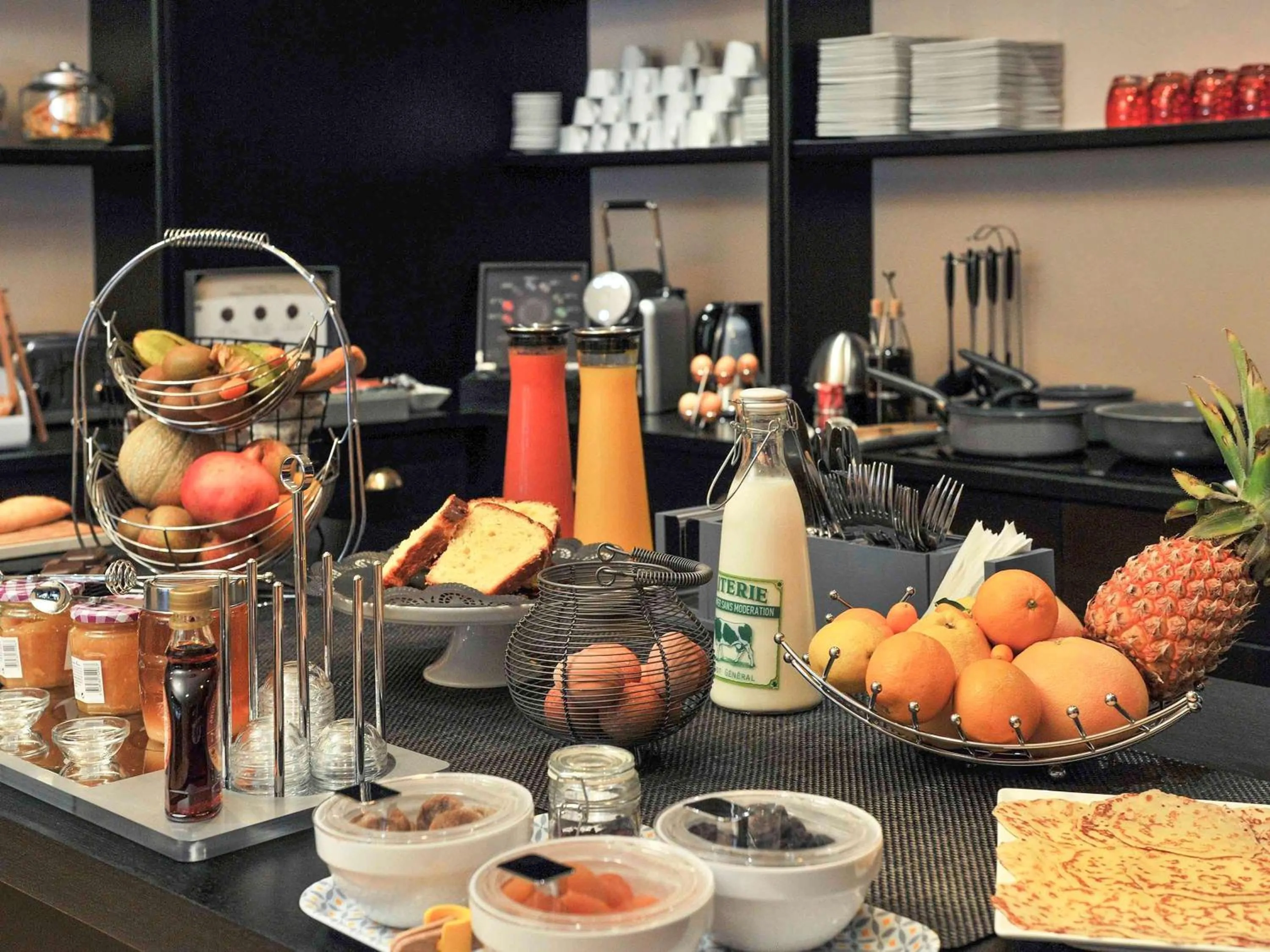 Restaurant/places to eat in Mercure Paris Saint Cloud Hippodrome