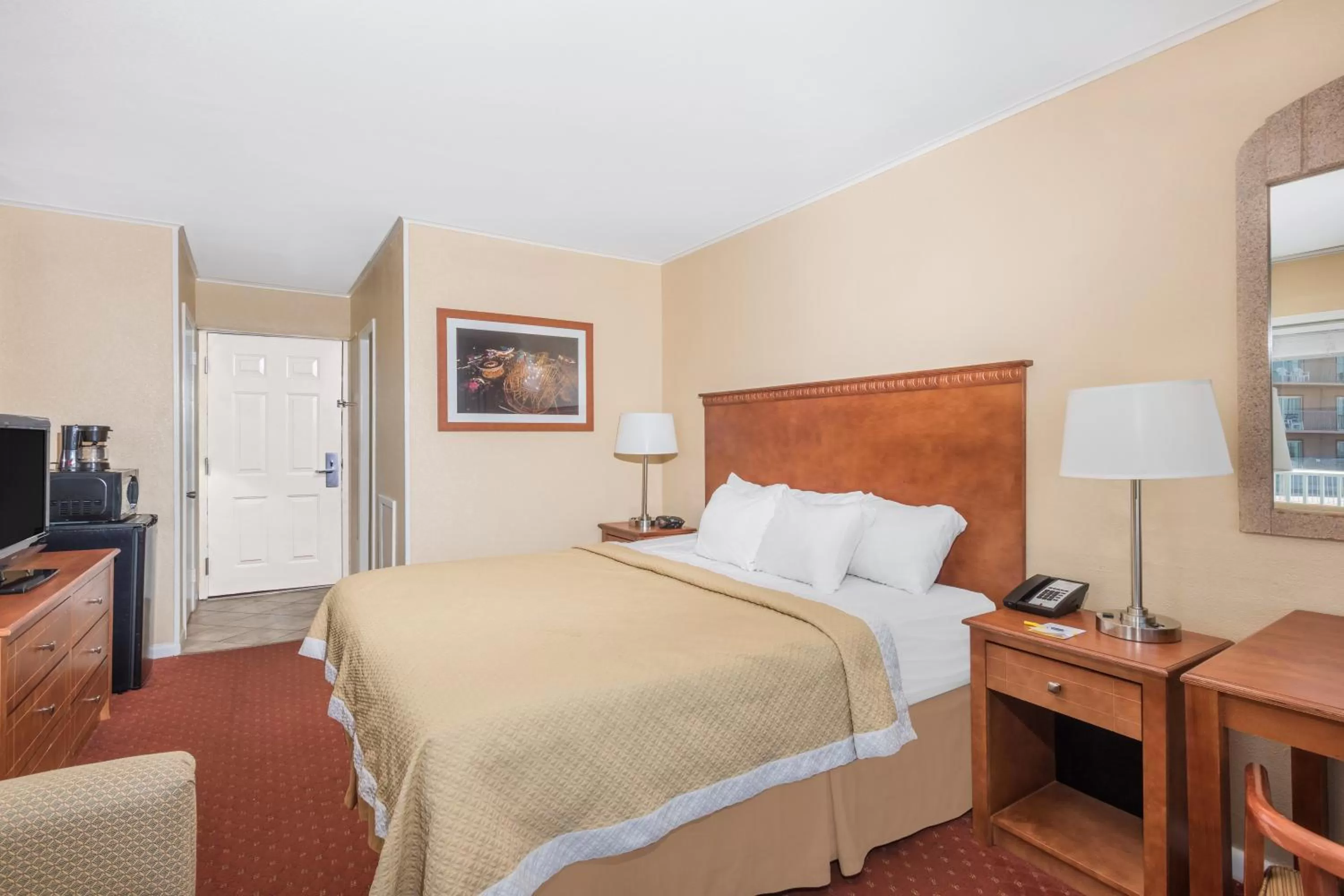 Bed in Days Inn by Wyndham Ocean City Oceanfront