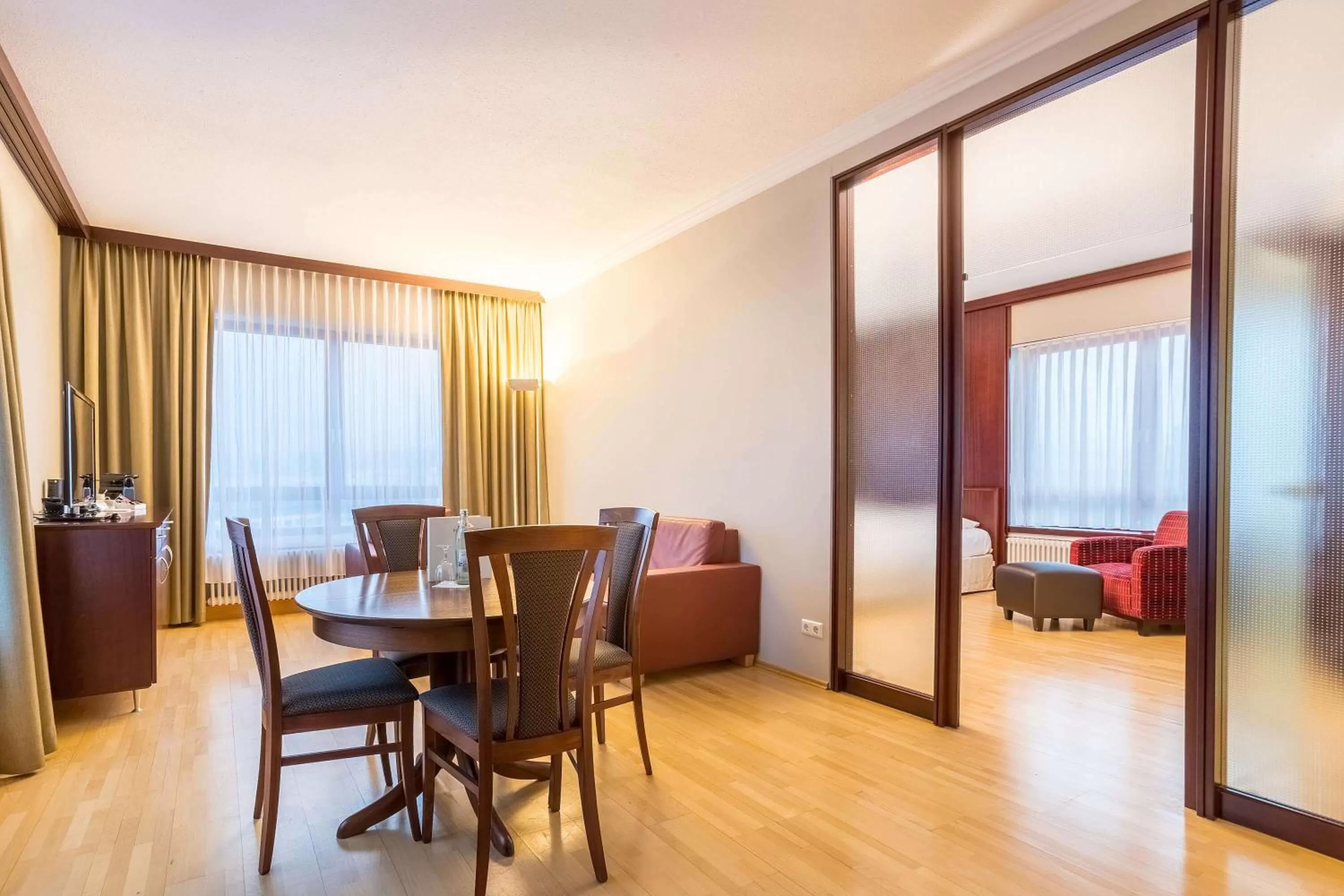 Photo of the whole room in elaya hotel frankfurt oberursel