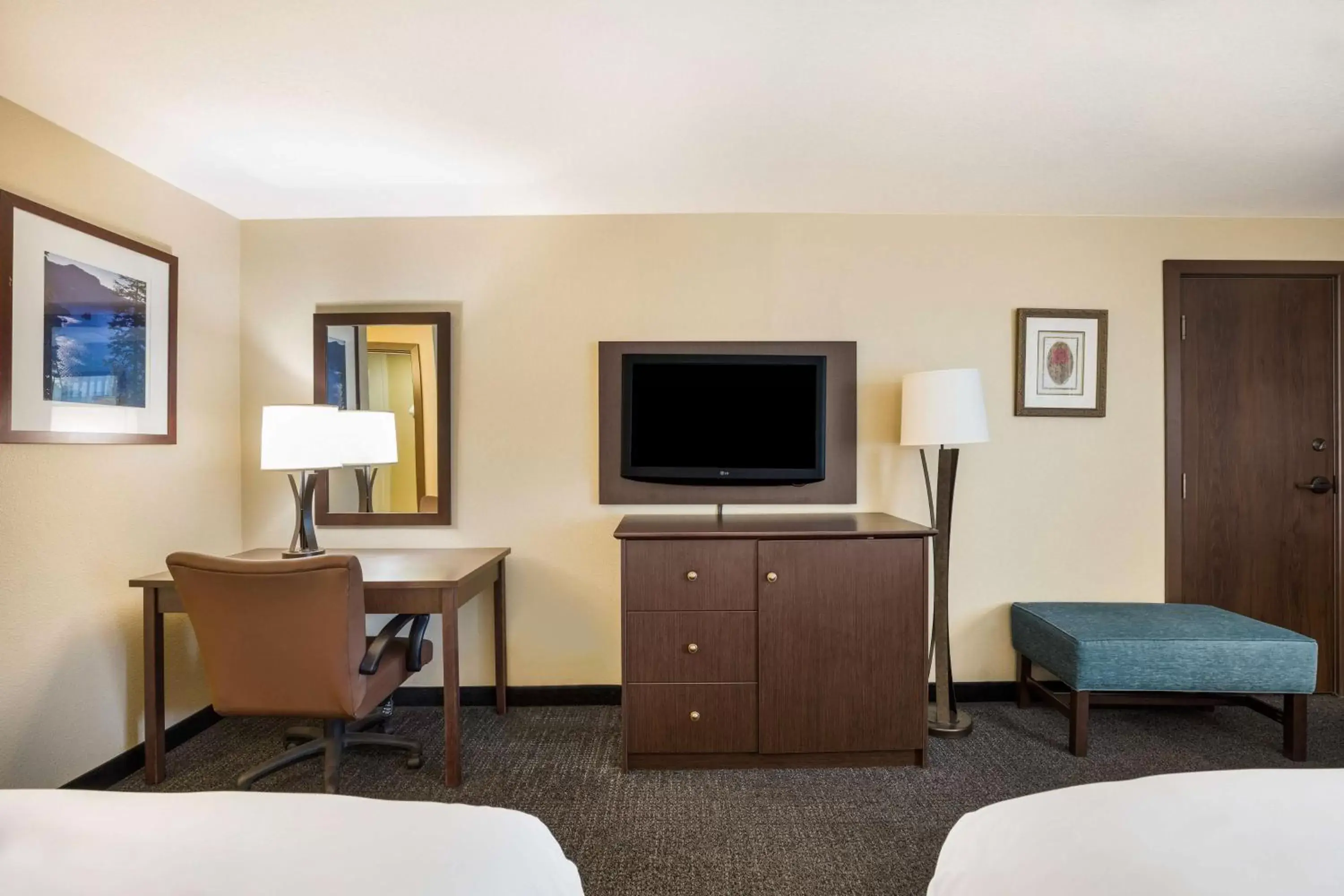 Queen Room with Two Queen Beds in Best Western Windsor Inn Queen Room with Two Queen Beds in Best Western Windsor Inn