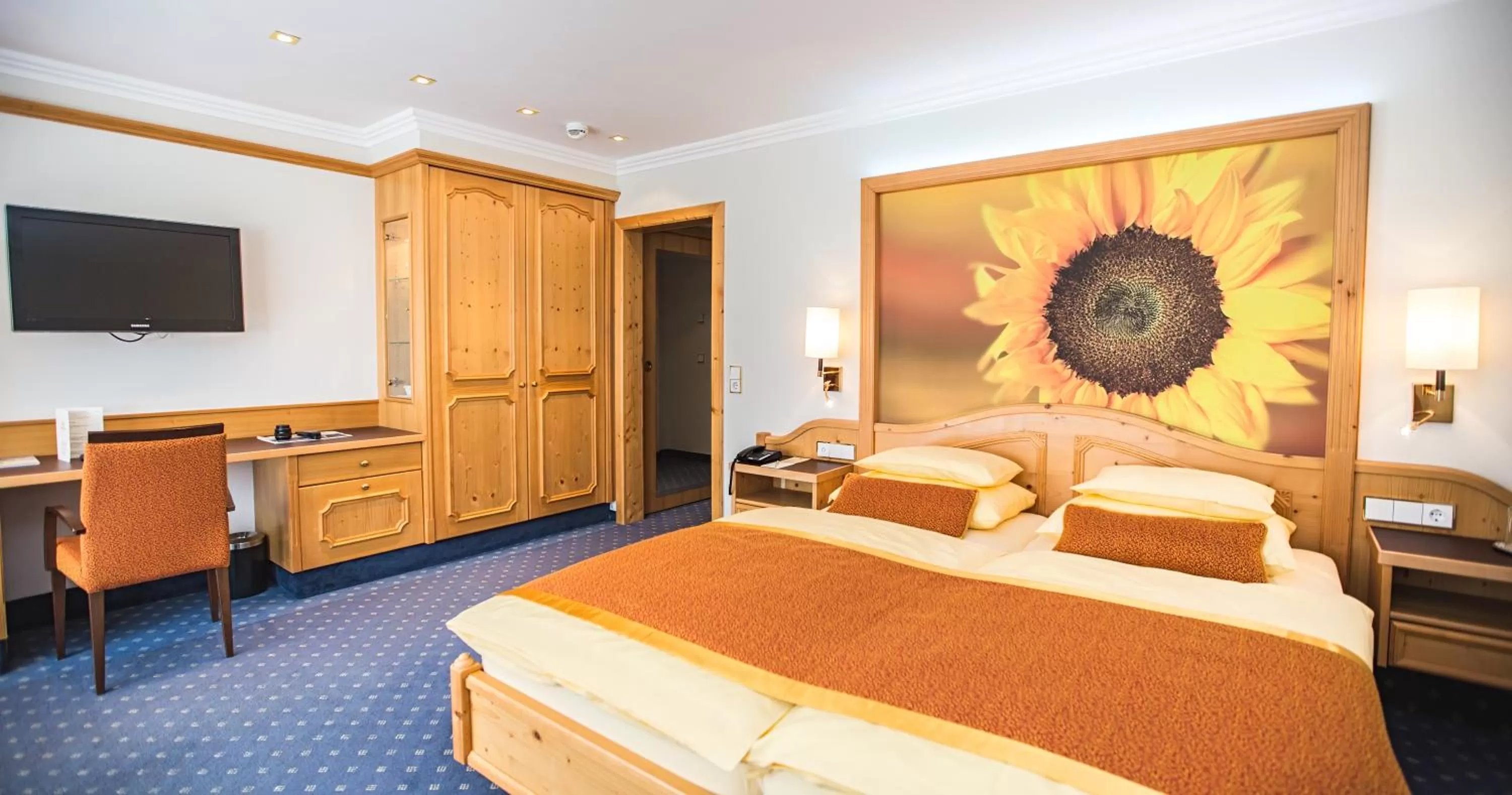 Photo of the whole room, Bed in EUROPÄISCHER HOF Bad Gastein