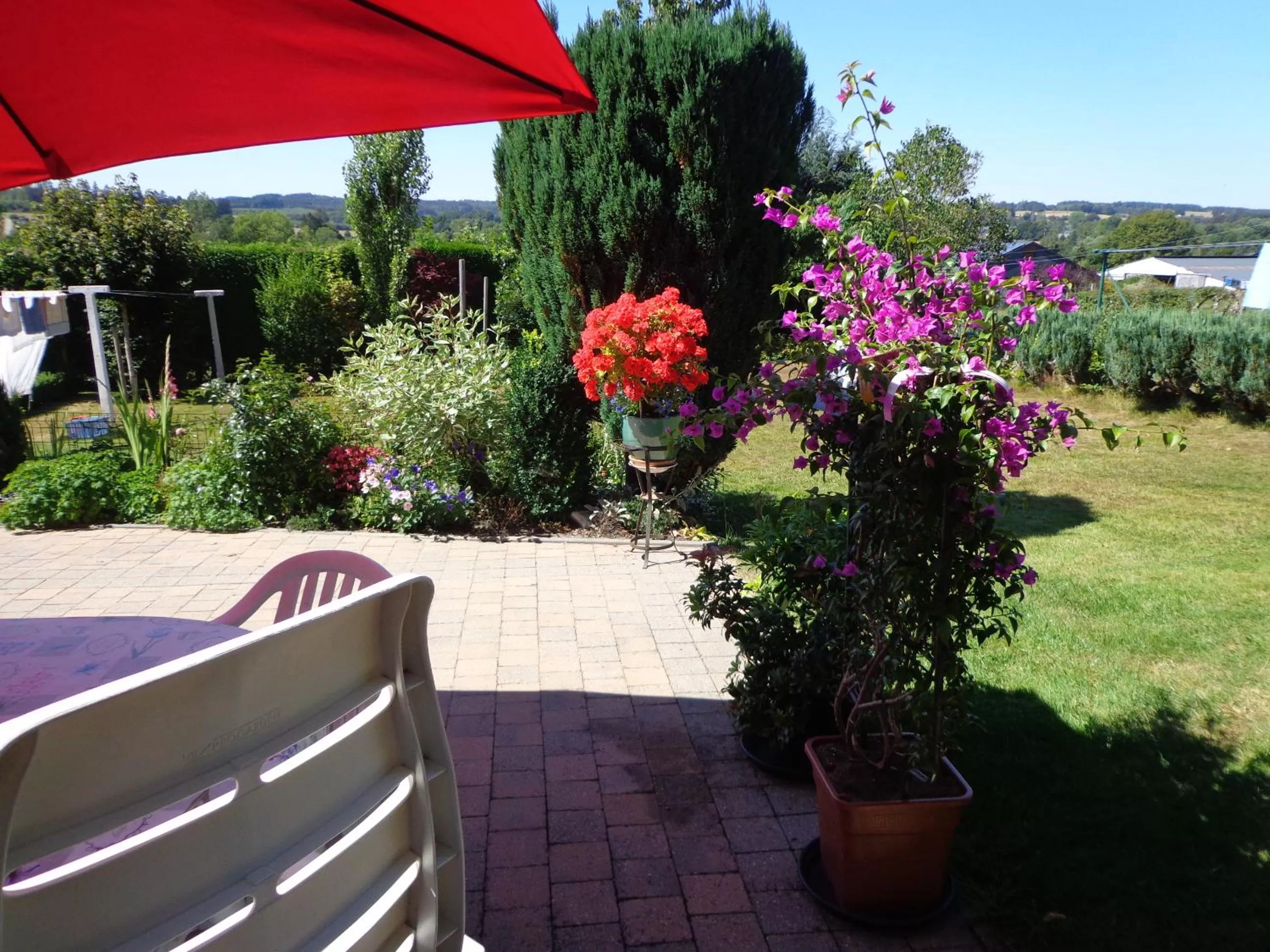 Garden in Le Chant du Merle