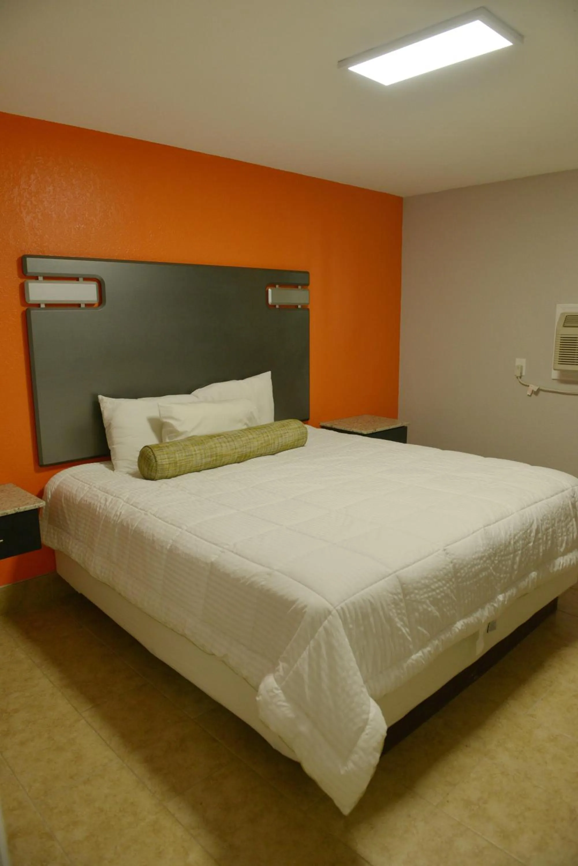Bed in Rodeway Inn & Suites Winter Haven Chain of Lakes