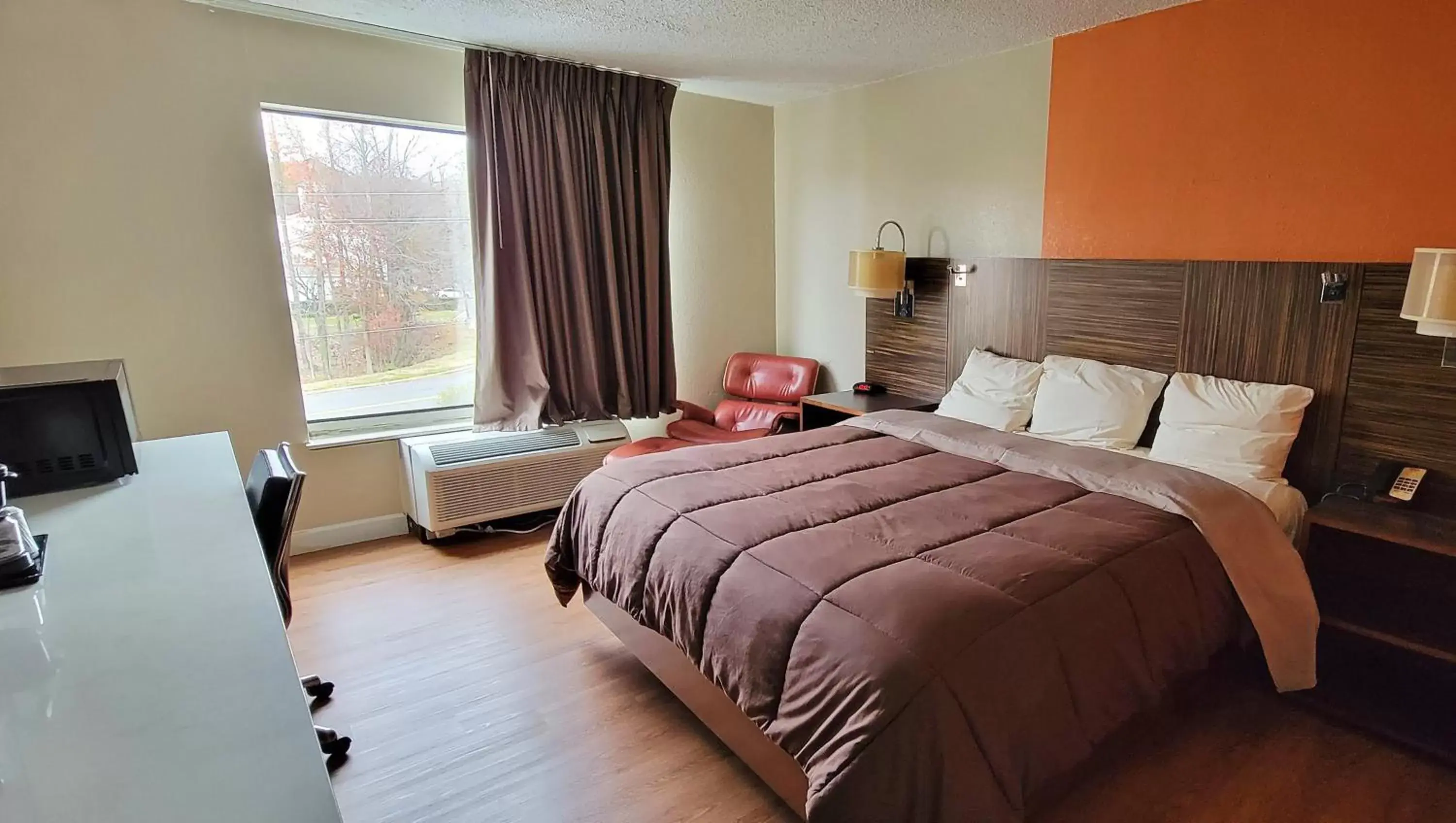 Deluxe Handicap King Room in Studios & Suites 4 Less Charlotte Deluxe Handicap King Room in Studios & Suites 4 Less Charlotte