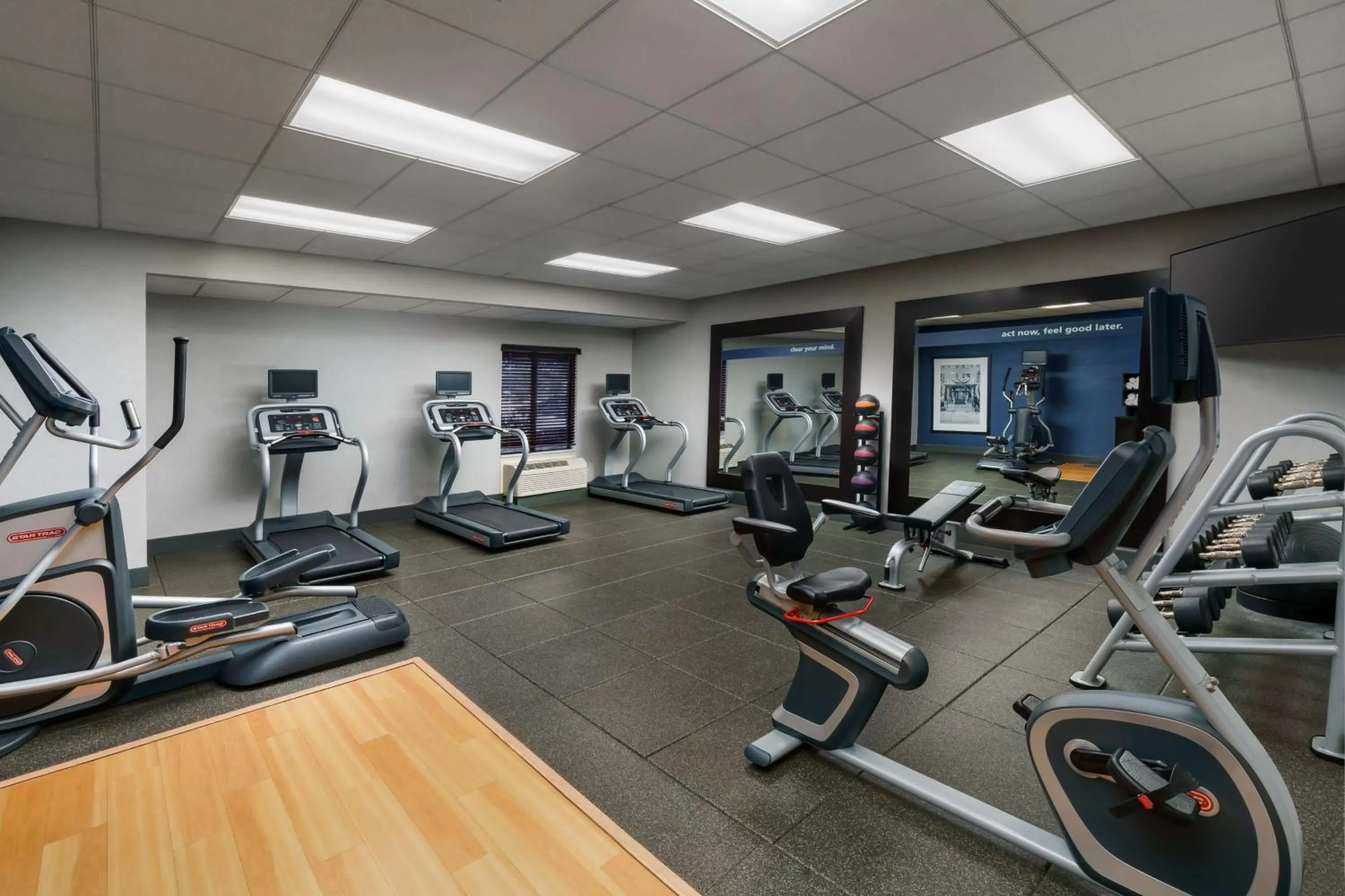Fitness centre/facilities in Hampton Inn & Suites West Sacramento