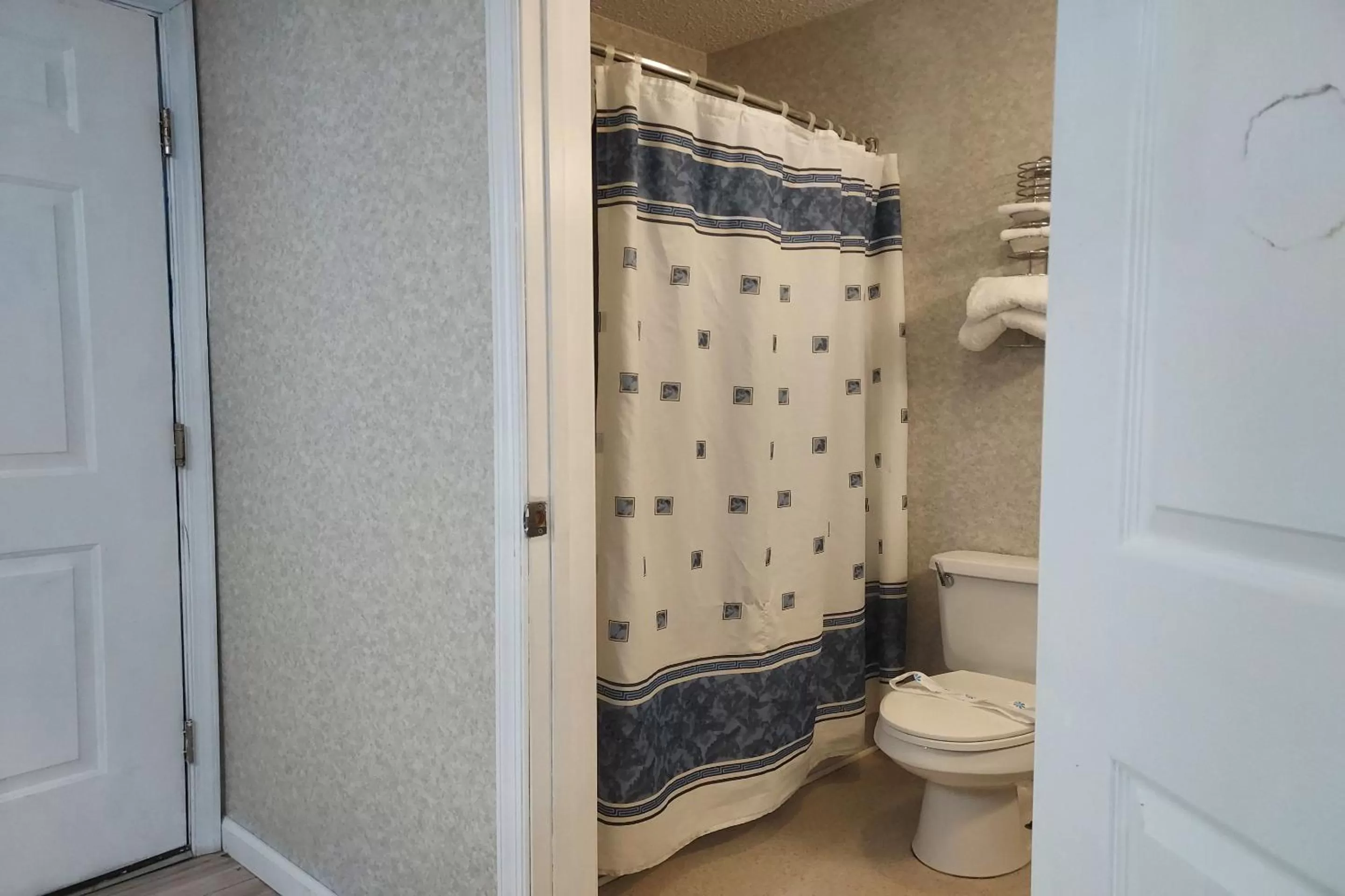 Bathroom in Studio Inn and Suites