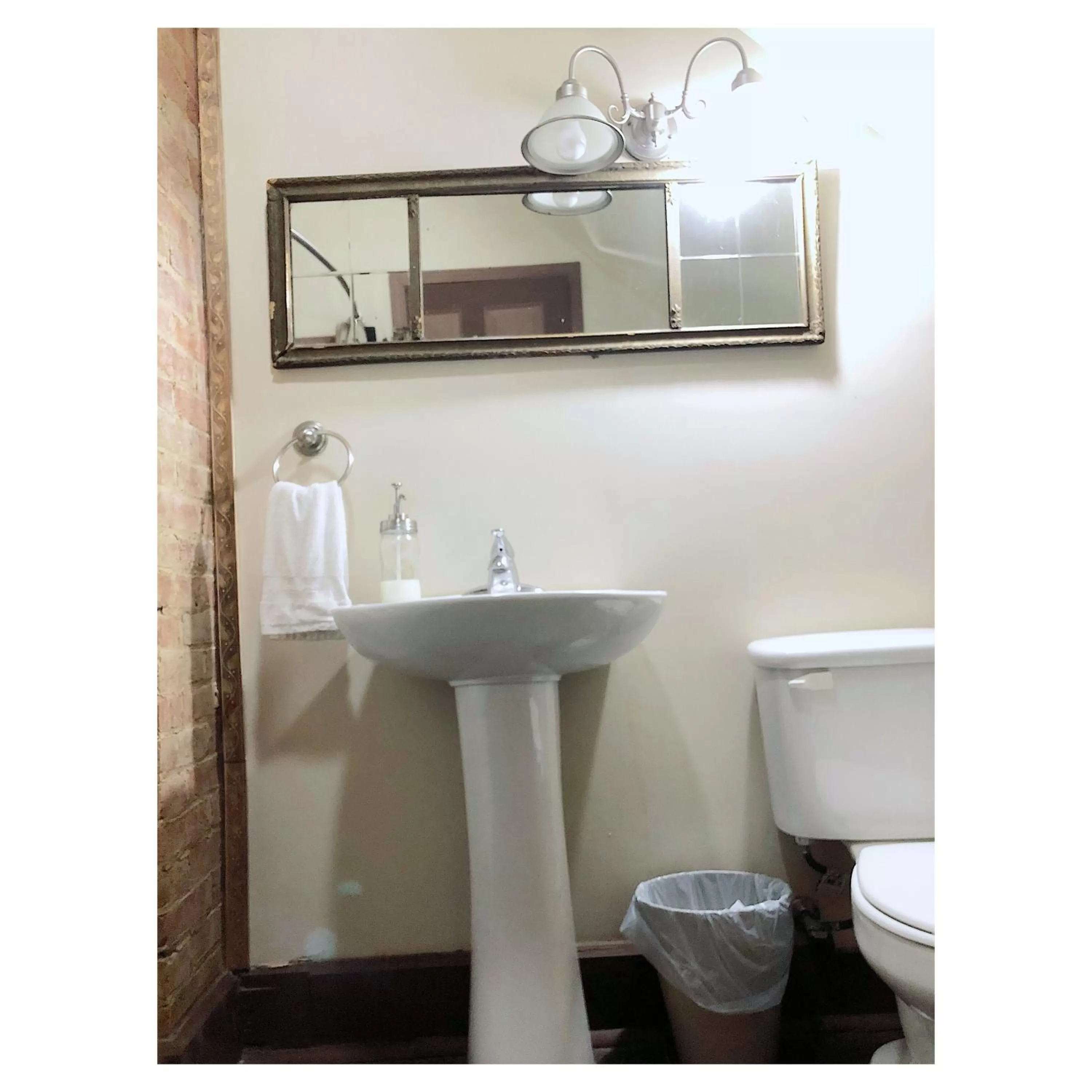 Bathroom in Main Street Bed & Breakfast