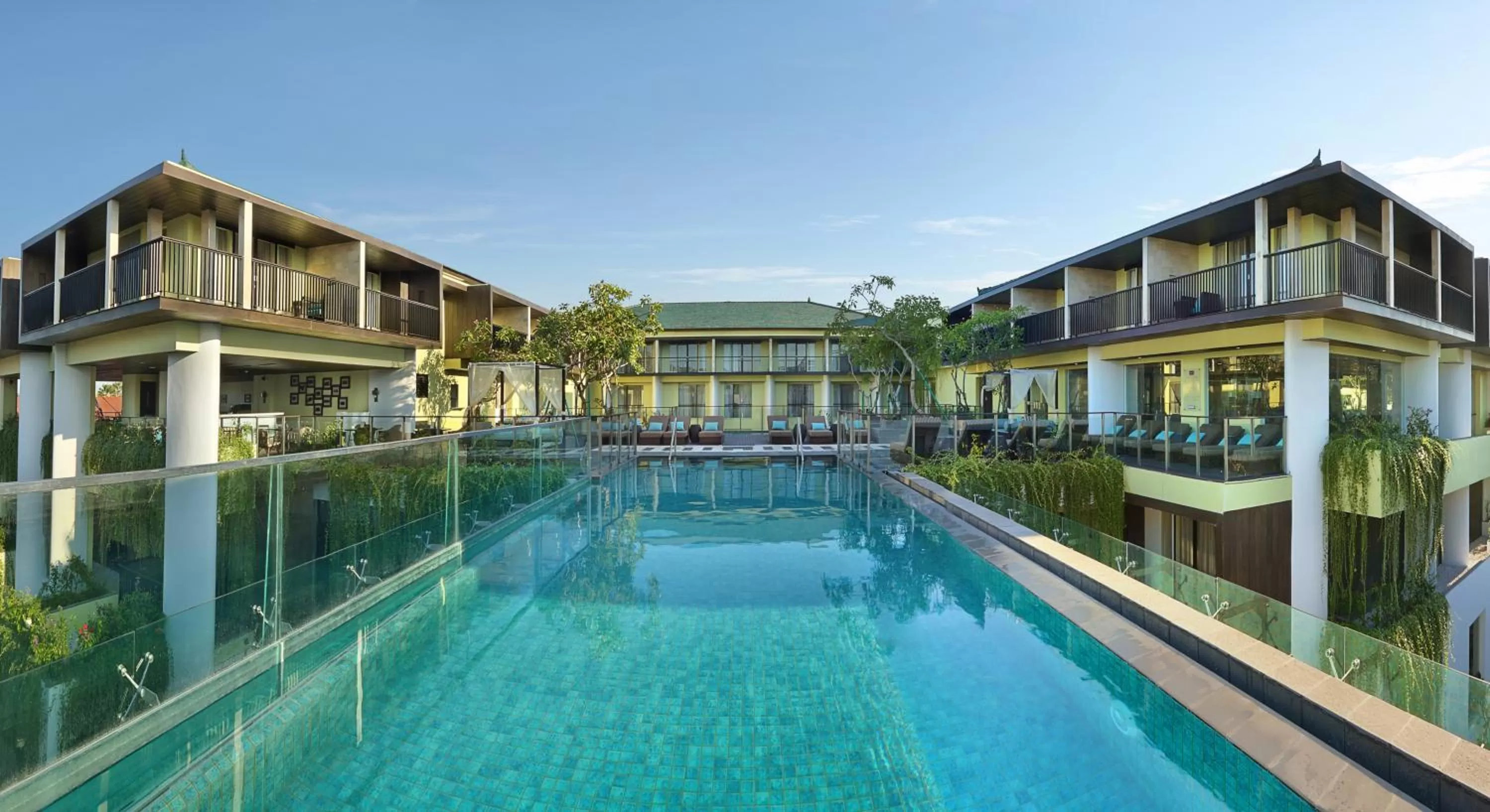 Swimming pool in Mercure Bali Legian