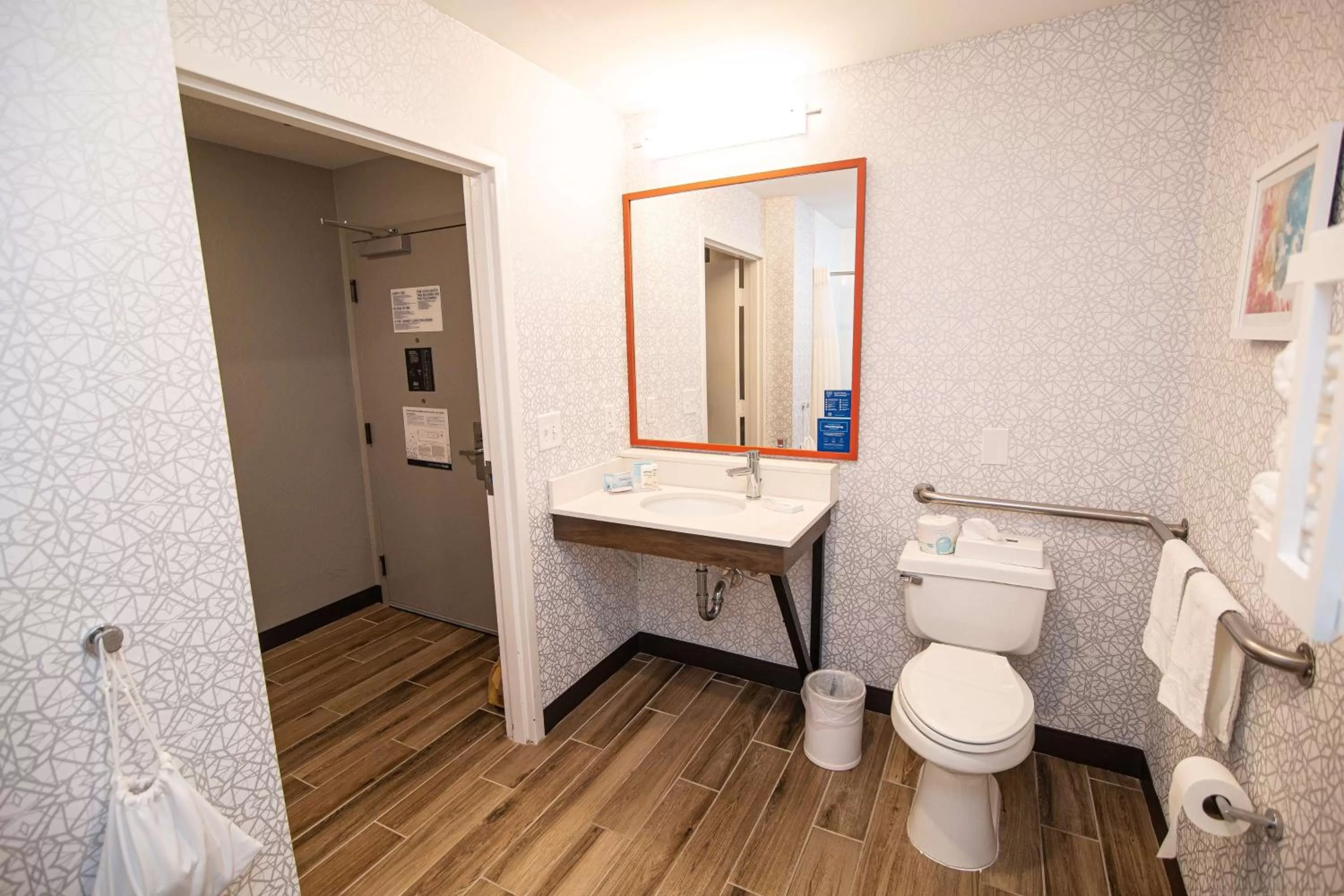 Bathroom in Hampton Inn Atlanta/Peachtree City