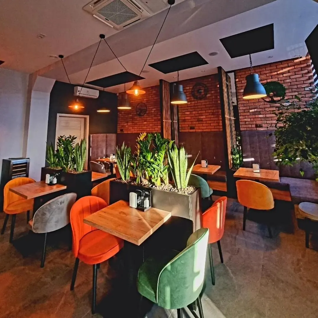 Restaurant/places to eat in Hotel Zakliki