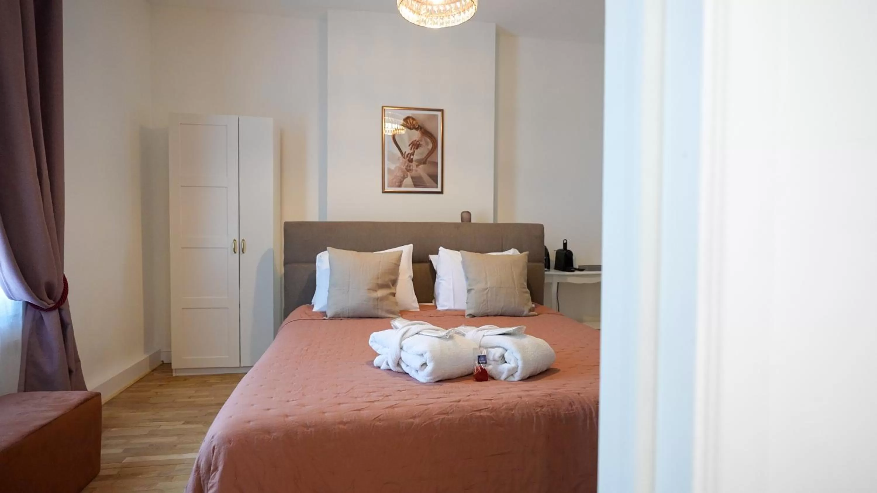 Photo of the whole room, Bed in Hotel de Maître de Vaughan